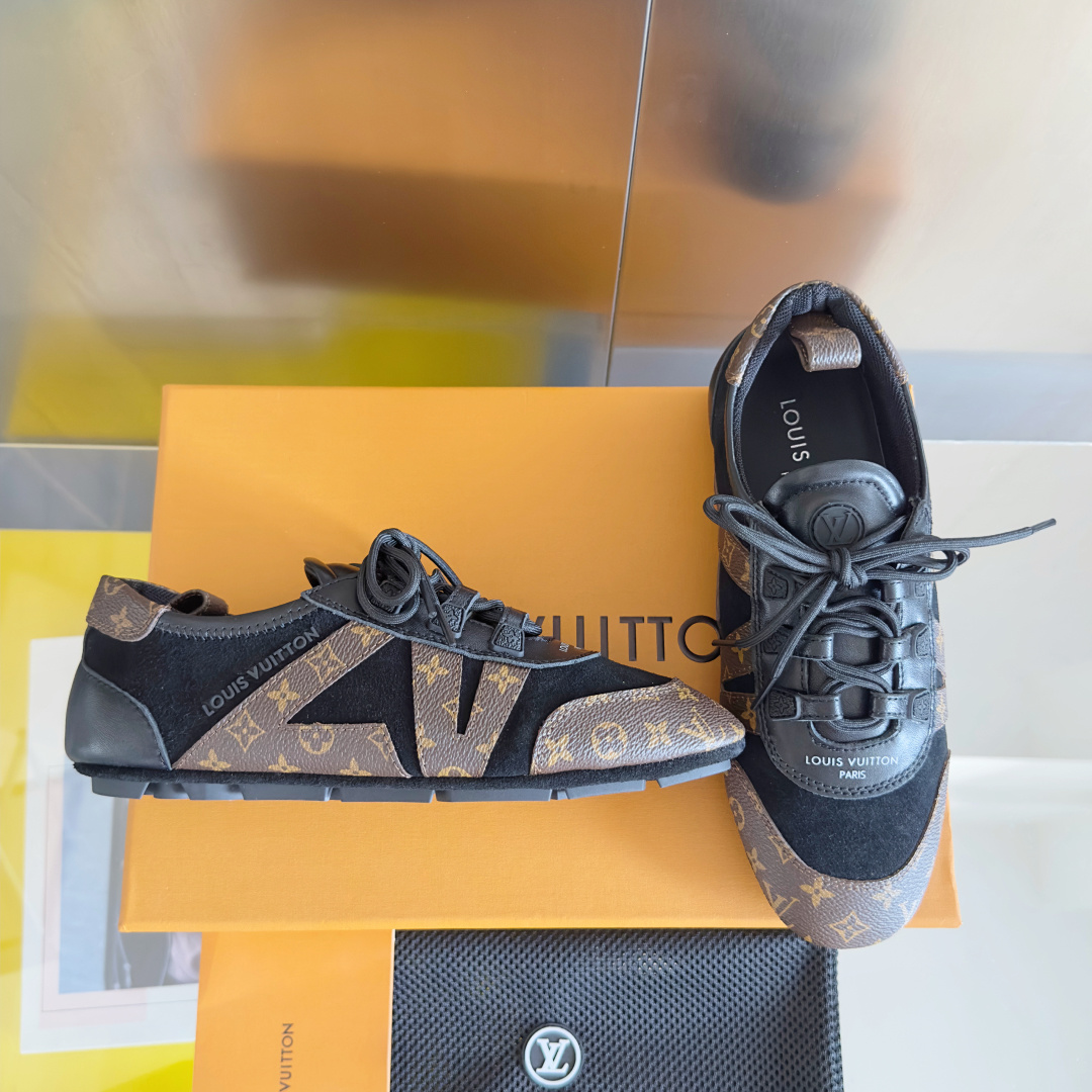 顶级版本:情侣款
LV路易威登 L家 驴牌 最新Sneakerina系列 情侣款 芭蕾运动鞋 德训鞋 休