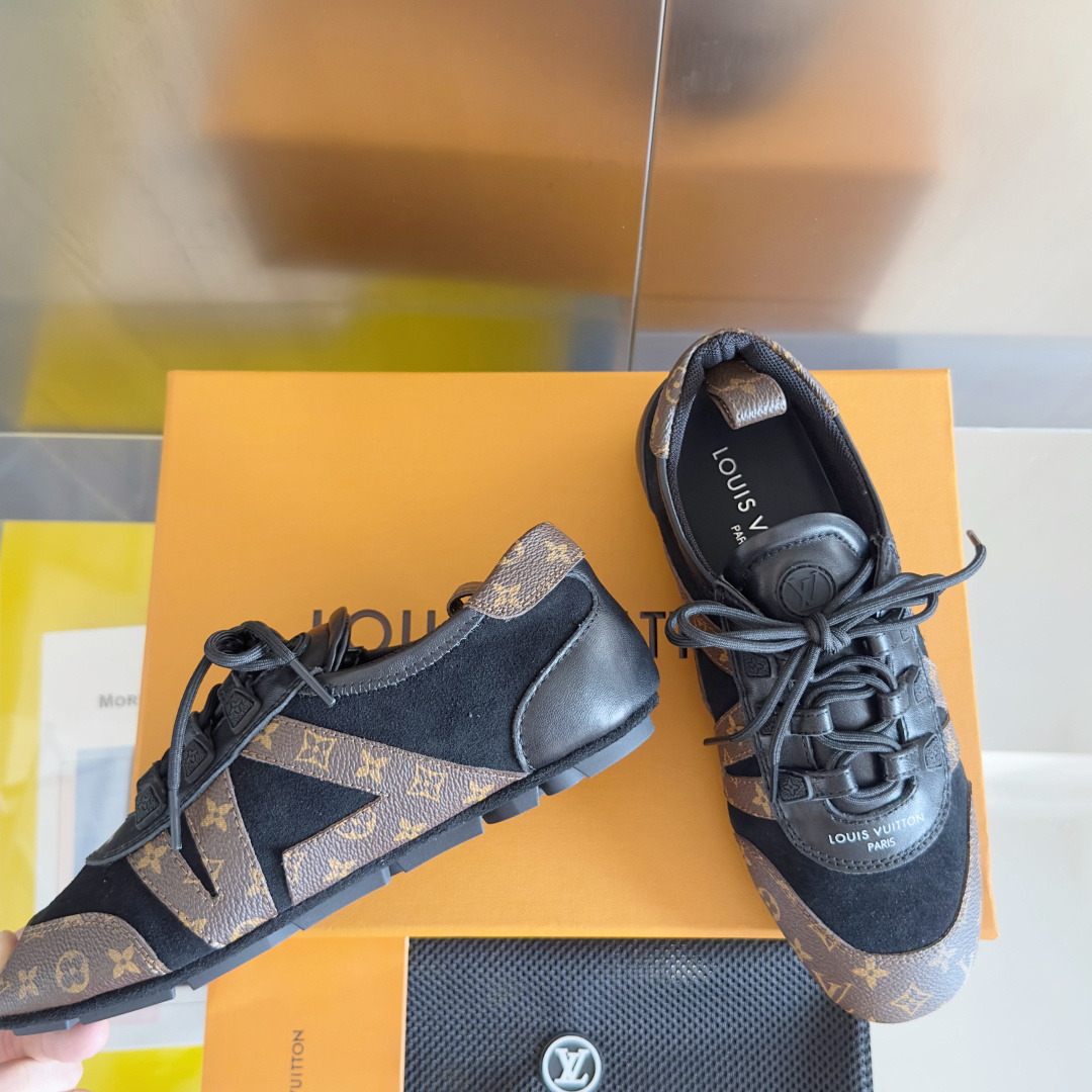 顶级版本:情侣款
LV路易威登 L家 驴牌 最新Sneakerina系列 情侣款 芭蕾运动鞋 德训鞋 休