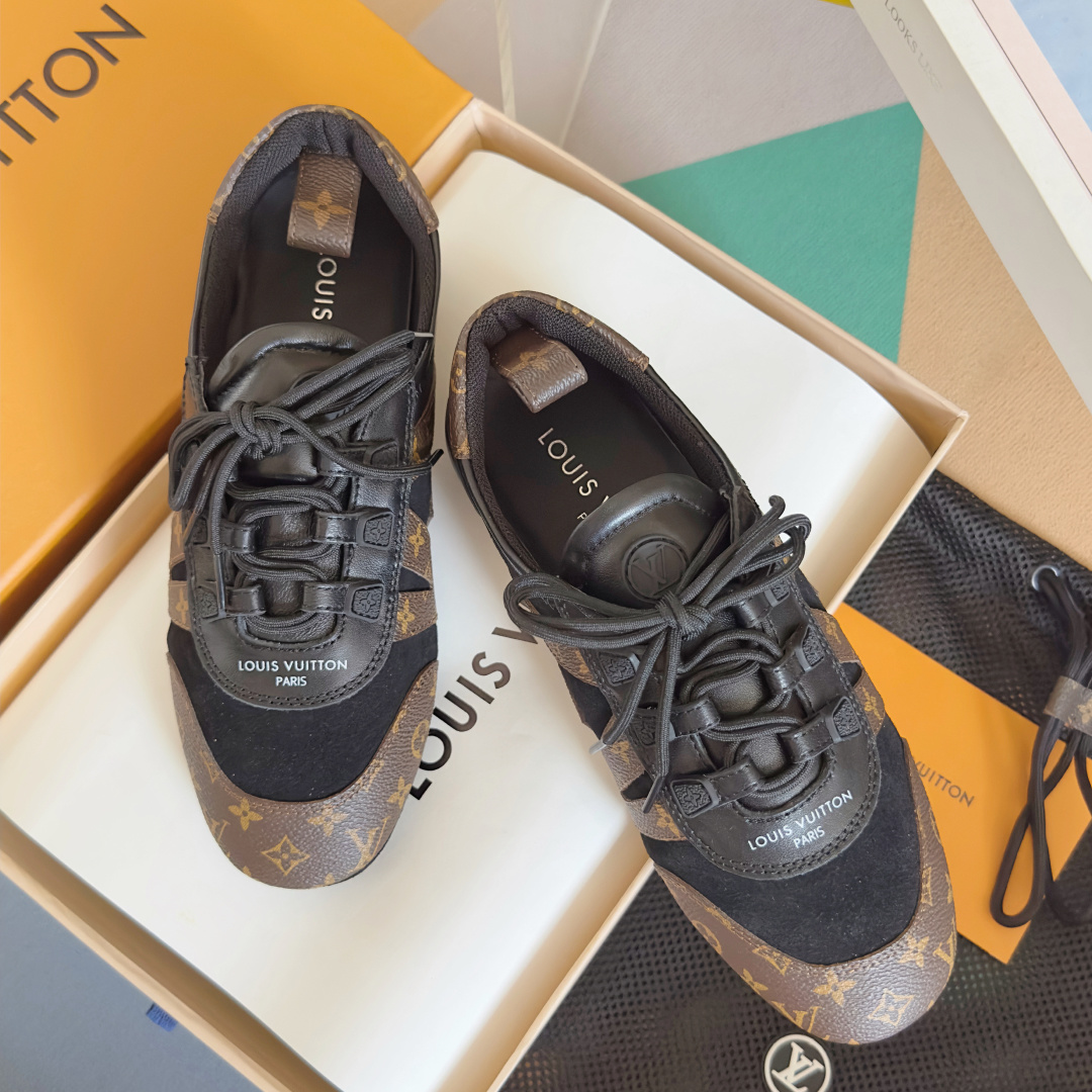 顶级版本:情侣款
LV路易威登 L家 驴牌 最新Sneakerina系列 情侣款 芭蕾运动鞋 德训鞋 休
