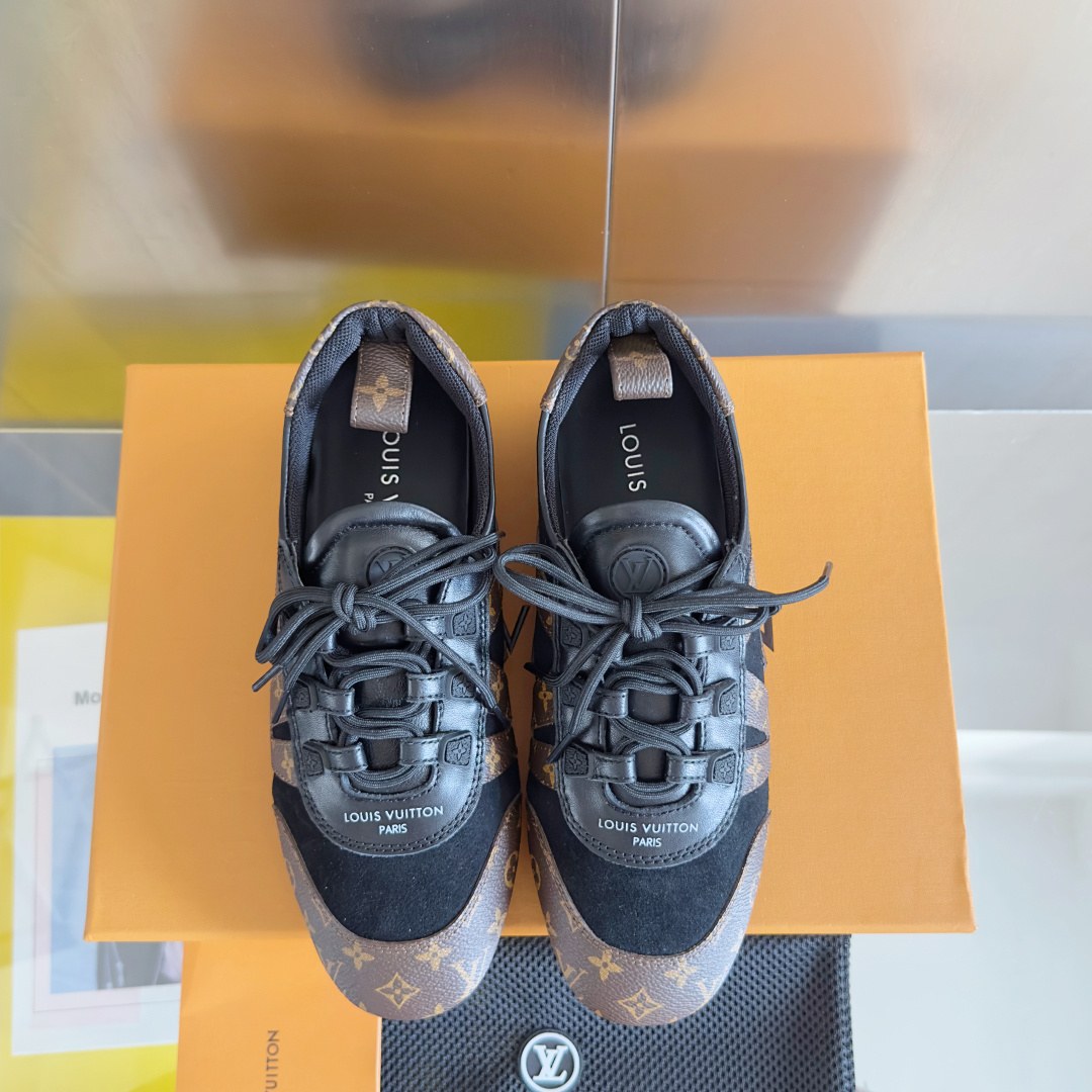 顶级版本:情侣款
LV路易威登 L家 驴牌 最新Sneakerina系列 情侣款 芭蕾运动鞋 德训鞋 休