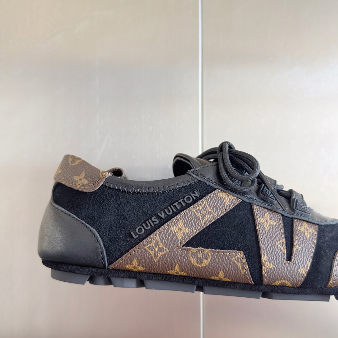 顶级版本:情侣款
LV路易威登 L家 驴牌 最新Sneakerina系列 情侣款 芭蕾运动鞋 德训鞋 休