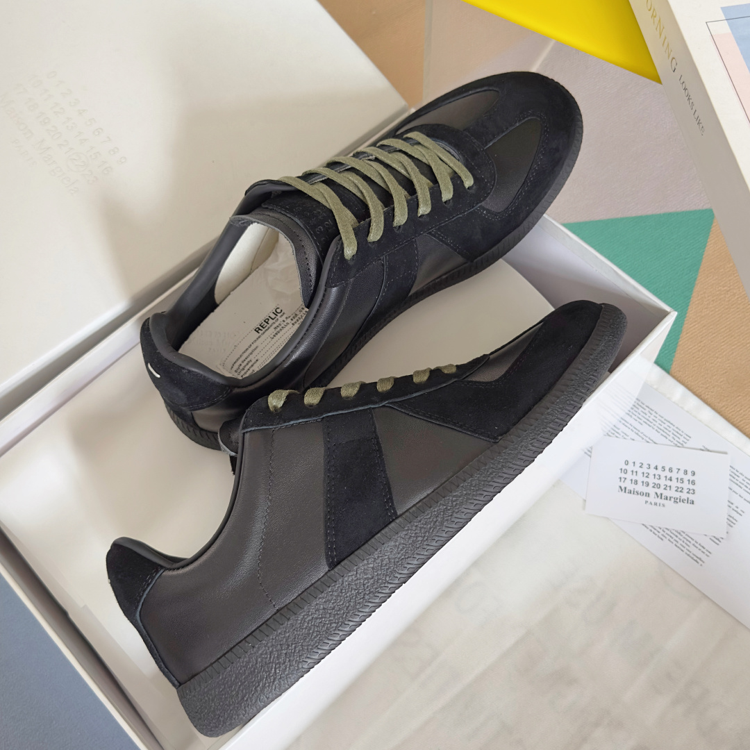 顶级版本:情侣款
MaisonMargiela MM6 马吉拉 情侣款 德训鞋 休闲 运动鞋
原版购入开