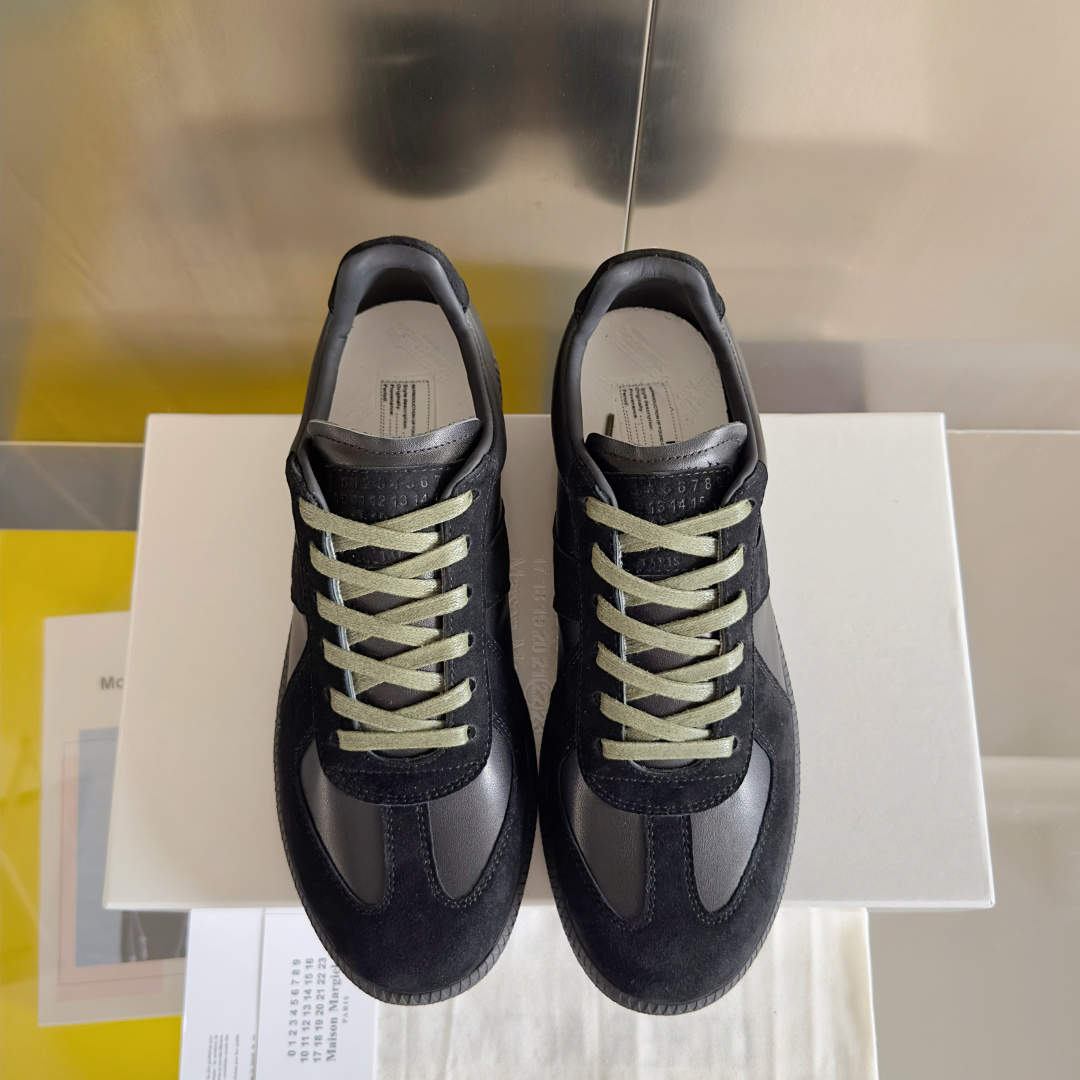 顶级版本:情侣款
MaisonMargiela MM6 马吉拉 情侣款 德训鞋 休闲 运动鞋
原版购入开