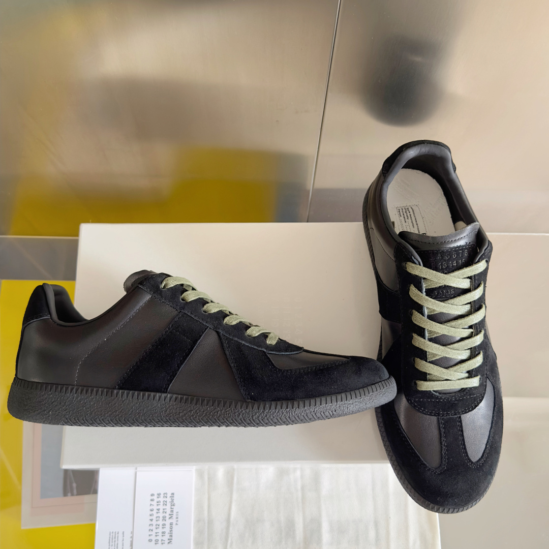 顶级版本:情侣款
MaisonMargiela MM6 马吉拉 情侣款 德训鞋 休闲 运动鞋
原版购入开