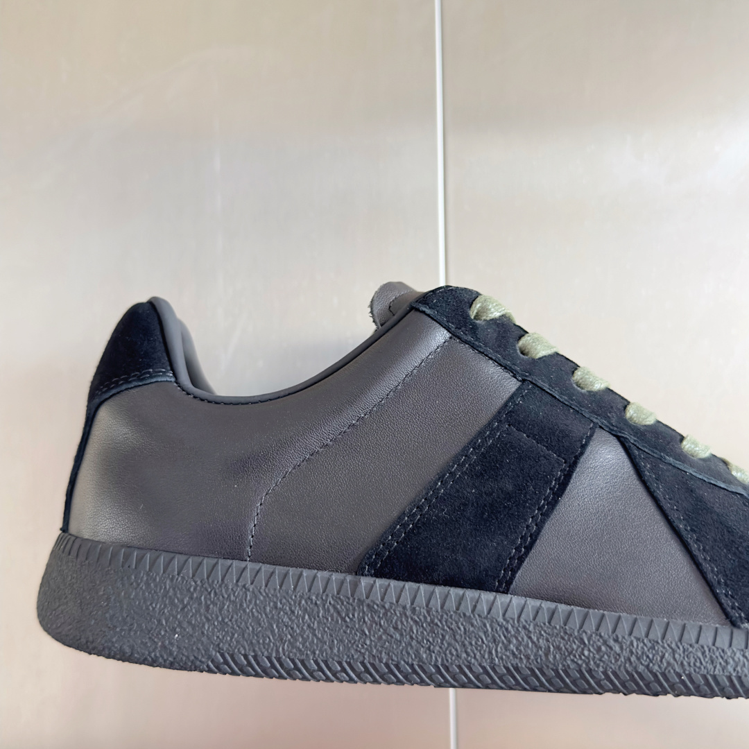 顶级版本:情侣款
MaisonMargiela MM6 马吉拉 情侣款 德训鞋 休闲 运动鞋
原版购入开