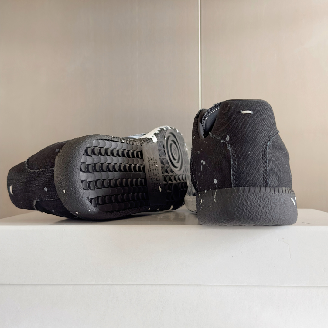 顶级版本:情侣款
MaisonMargiela MM6 马吉拉 情侣款 喷墨 涂鸦 帆布 德训鞋 休闲
