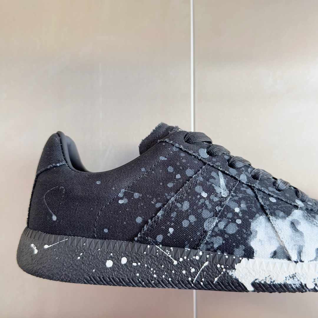 顶级版本:情侣款
MaisonMargiela MM6 马吉拉 情侣款 喷墨 涂鸦 帆布 德训鞋 休闲