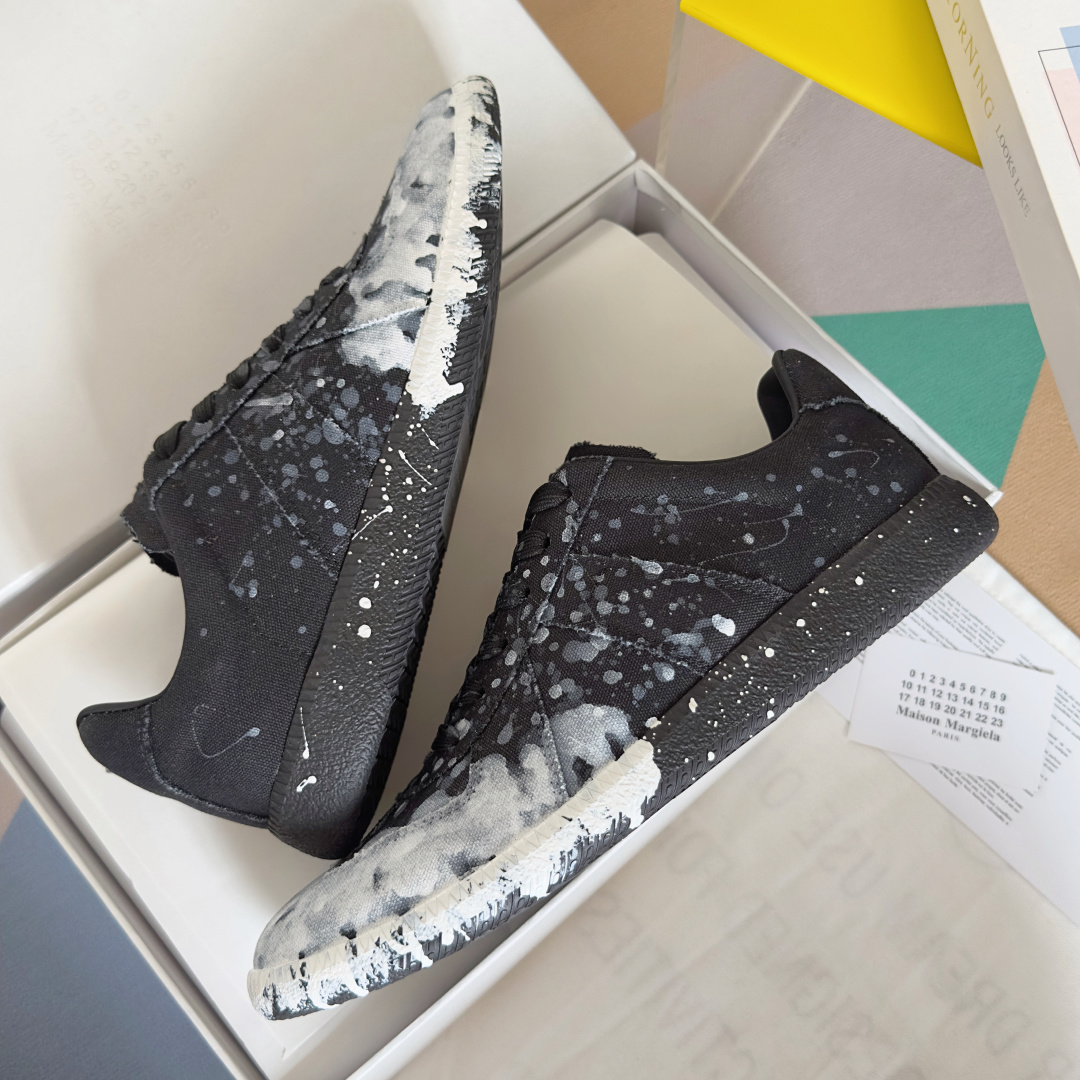 顶级版本:情侣款
MaisonMargiela MM6 马吉拉 情侣款 喷墨 涂鸦 帆布 德训鞋 休闲