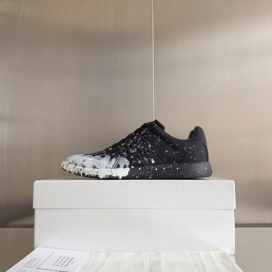 顶级版本:情侣款
MaisonMargiela MM6 马吉拉 情侣款 喷墨 涂鸦 帆布 德训鞋 休闲