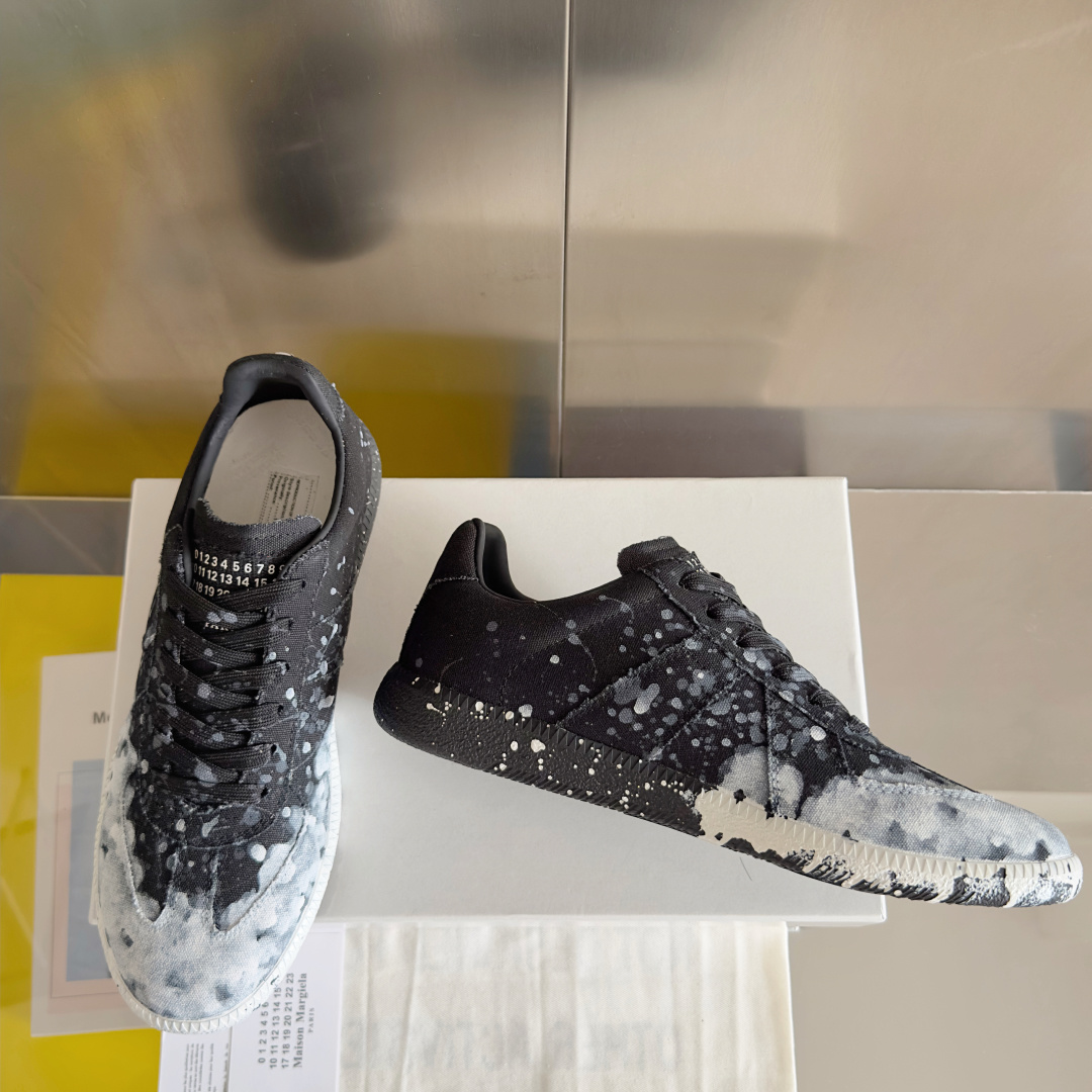 顶级版本:情侣款
MaisonMargiela MM6 马吉拉 情侣款 喷墨 涂鸦 帆布 德训鞋 休闲