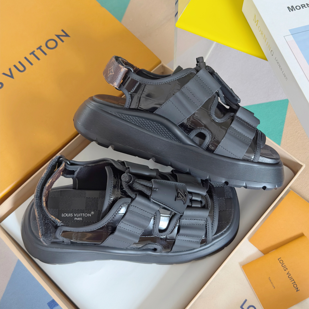 顶级版本:女款
LV路易威登 L家 驴牌 Chameleon Comfort系列 厚底 老花 凉鞋
原版