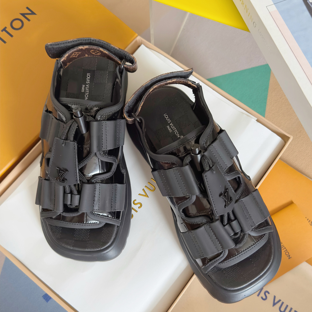 顶级版本:女款
LV路易威登 L家 驴牌 Chameleon Comfort系列 厚底 老花 凉鞋
原版