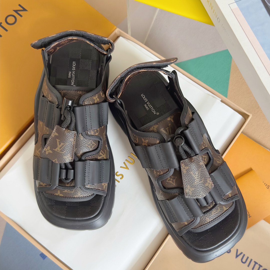 顶级版本:女款
LV路易威登 L家 驴牌 Chameleon Comfort系列 厚底 老花 凉鞋
原版