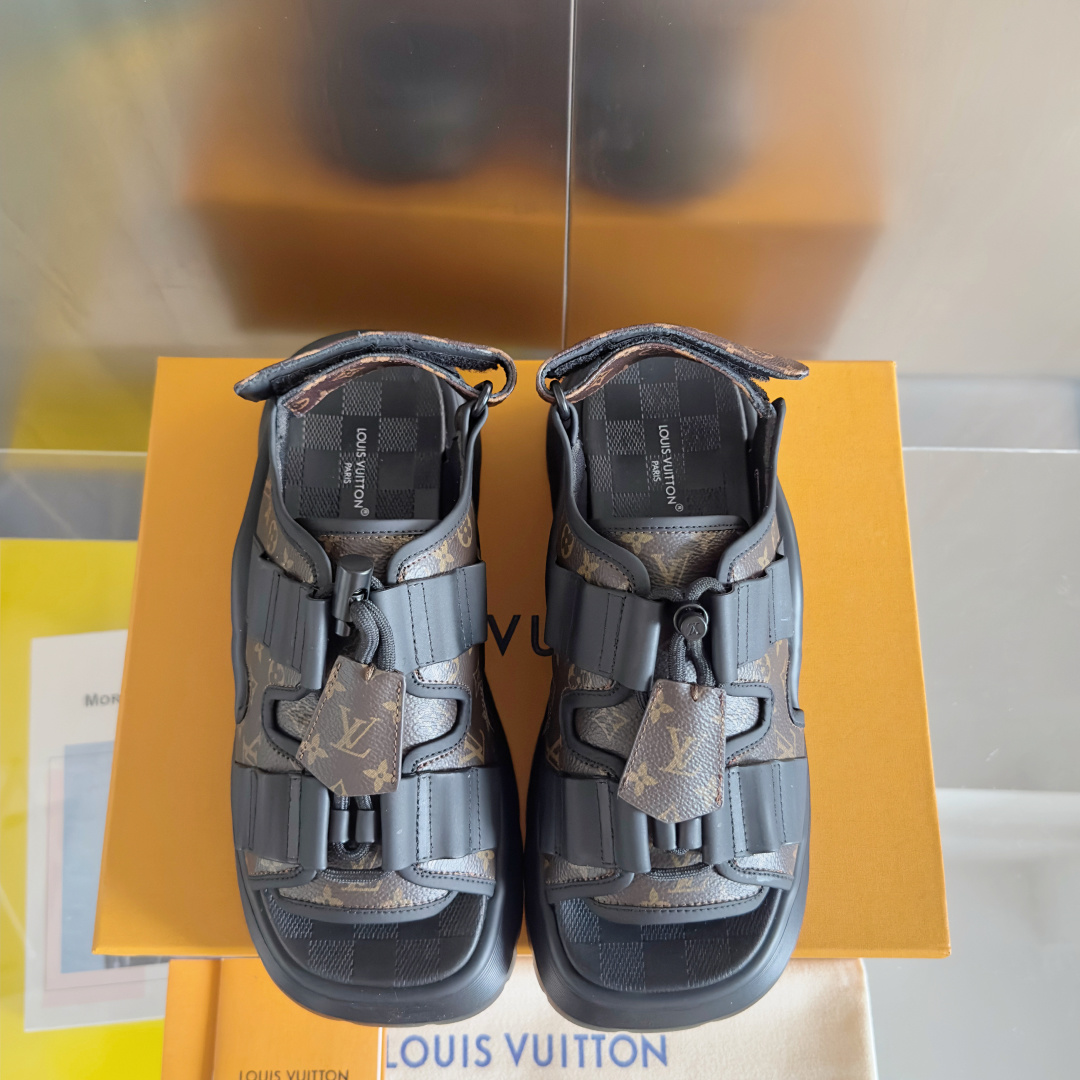 顶级版本:女款
LV路易威登 L家 驴牌 Chameleon Comfort系列 厚底 老花 凉鞋
原版