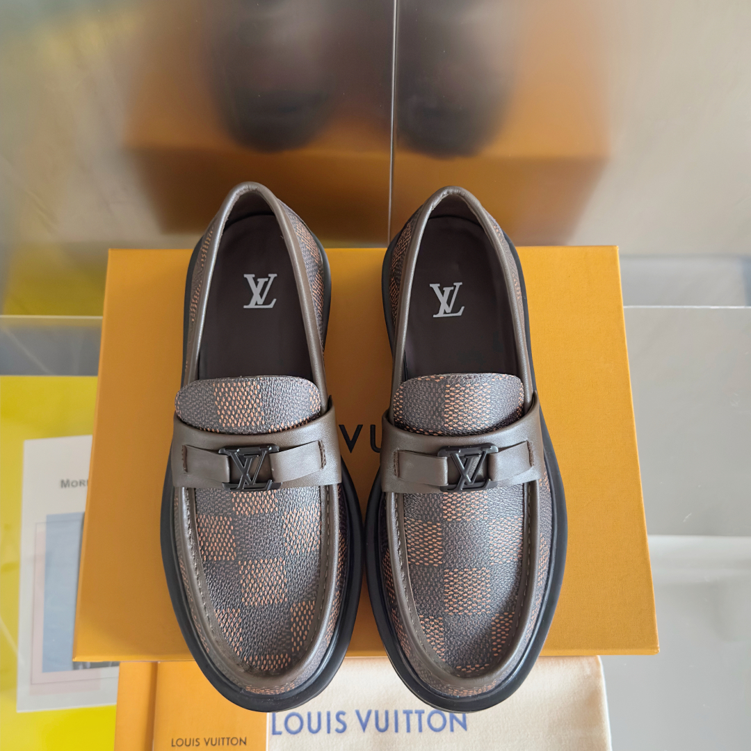 顶级版本：
LV 路易威登 L家 驴牌 Major系列 厚底 休闲 乐福鞋
原版购入开发 做货 本款 M