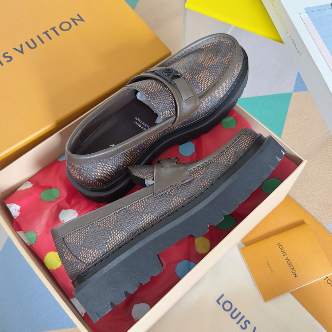 顶级版本：
LV 路易威登 L家 驴牌 Major系列 厚底 休闲 乐福鞋
原版购入开发 做货 本款 M