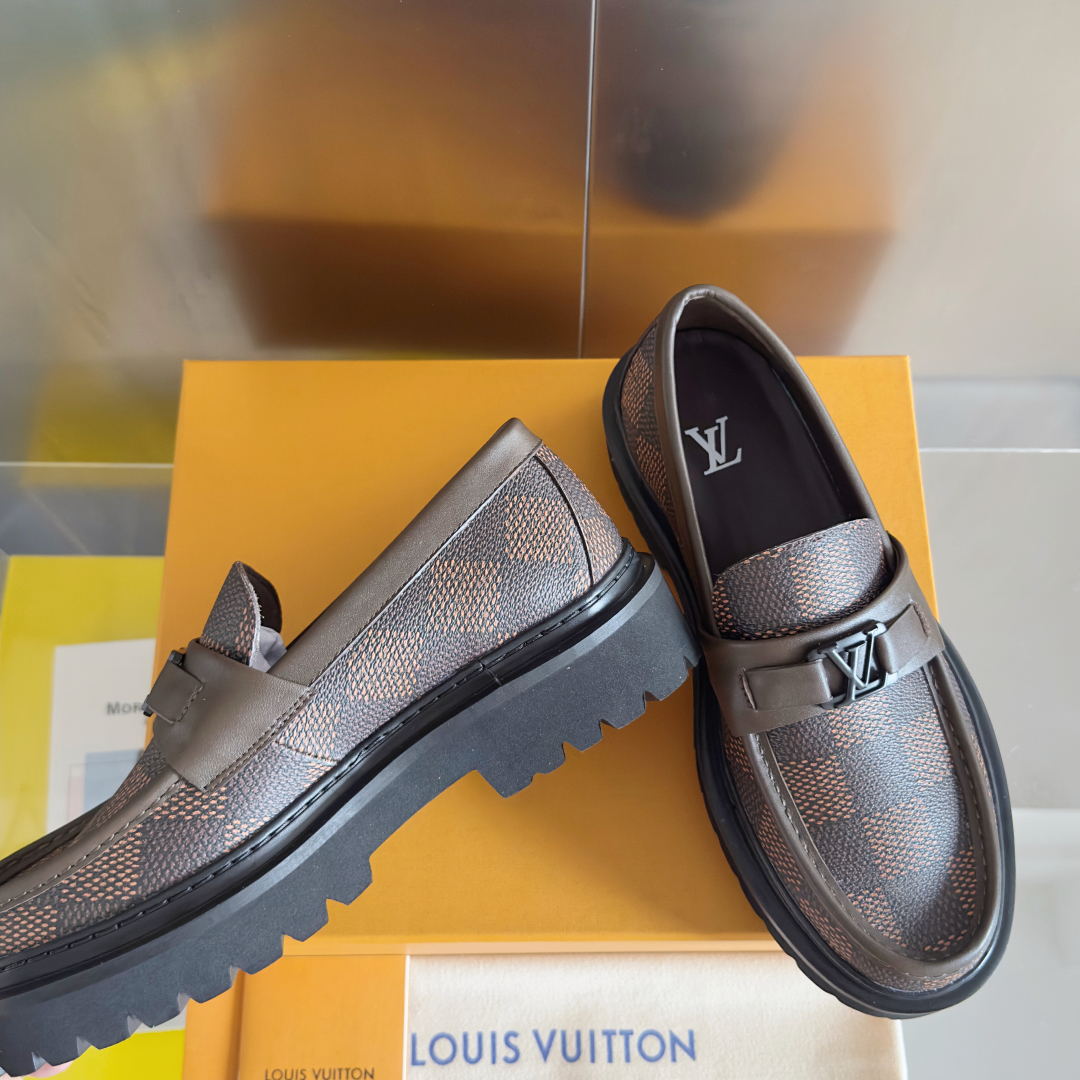 顶级版本：
LV 路易威登 L家 驴牌 Major系列 厚底 休闲 乐福鞋
原版购入开发 做货 本款 M
