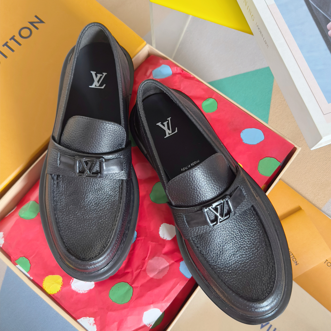 顶级版本：
LV 路易威登 L家 驴牌 Major系列 厚底 休闲 乐福鞋
原版购入开发 做货 本款 M
