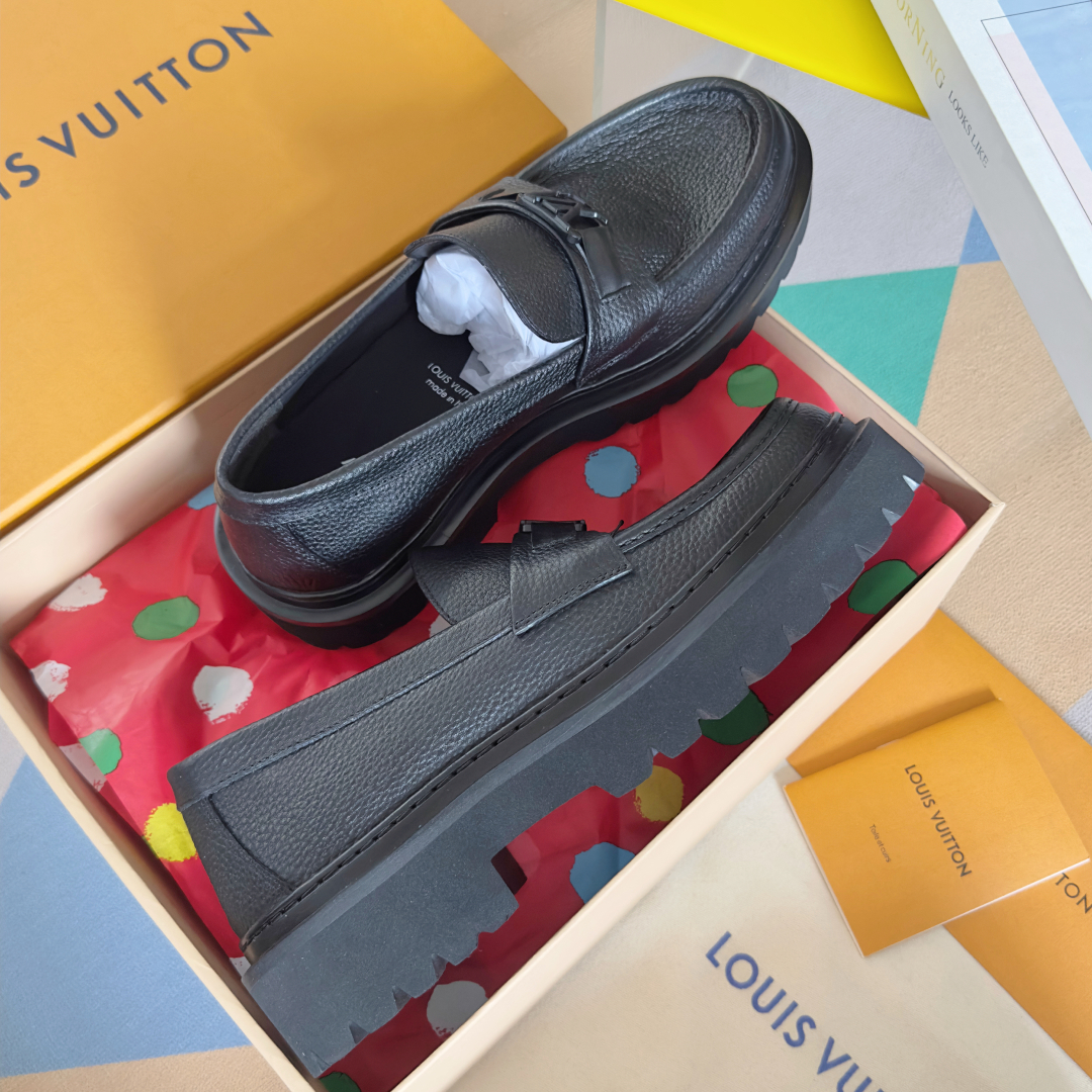 顶级版本：
LV 路易威登 L家 驴牌 Major系列 厚底 休闲 乐福鞋
原版购入开发 做货 本款 M