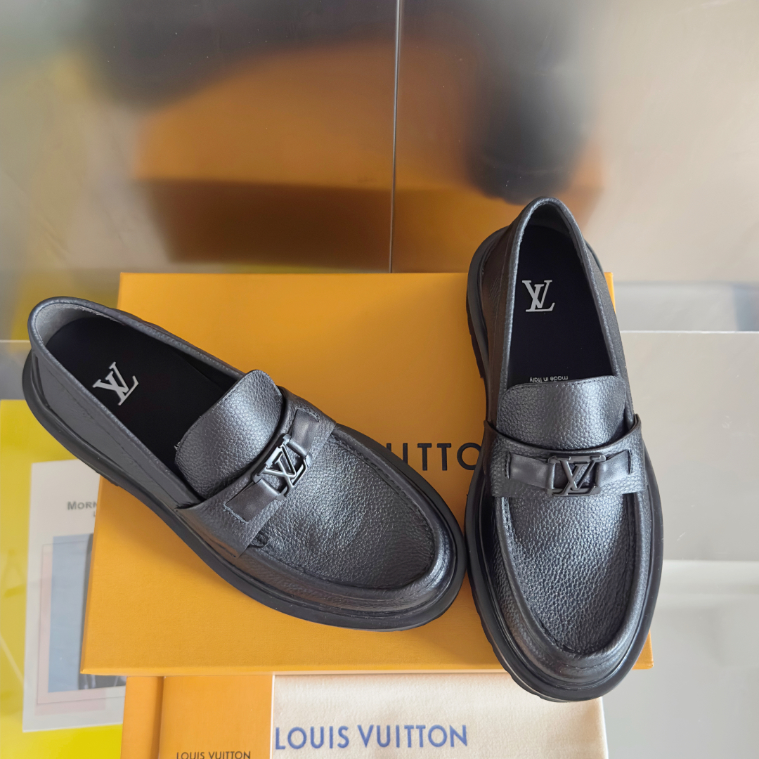 顶级版本：
LV 路易威登 L家 驴牌 Major系列 厚底 休闲 乐福鞋
原版购入开发 做货 本款 M