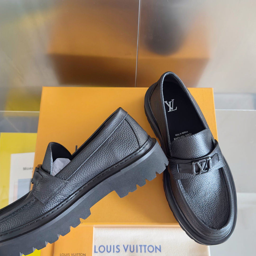 顶级版本：
LV 路易威登 L家 驴牌 Major系列 厚底 休闲 乐福鞋
原版购入开发 做货 本款 M