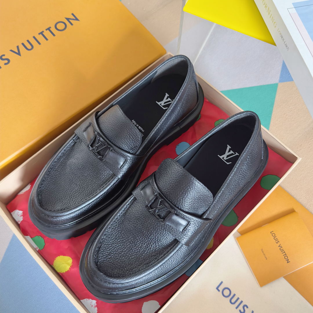 顶级版本：
LV 路易威登 L家 驴牌 Major系列 厚底 休闲 乐福鞋
原版购入开发 做货 本款 M