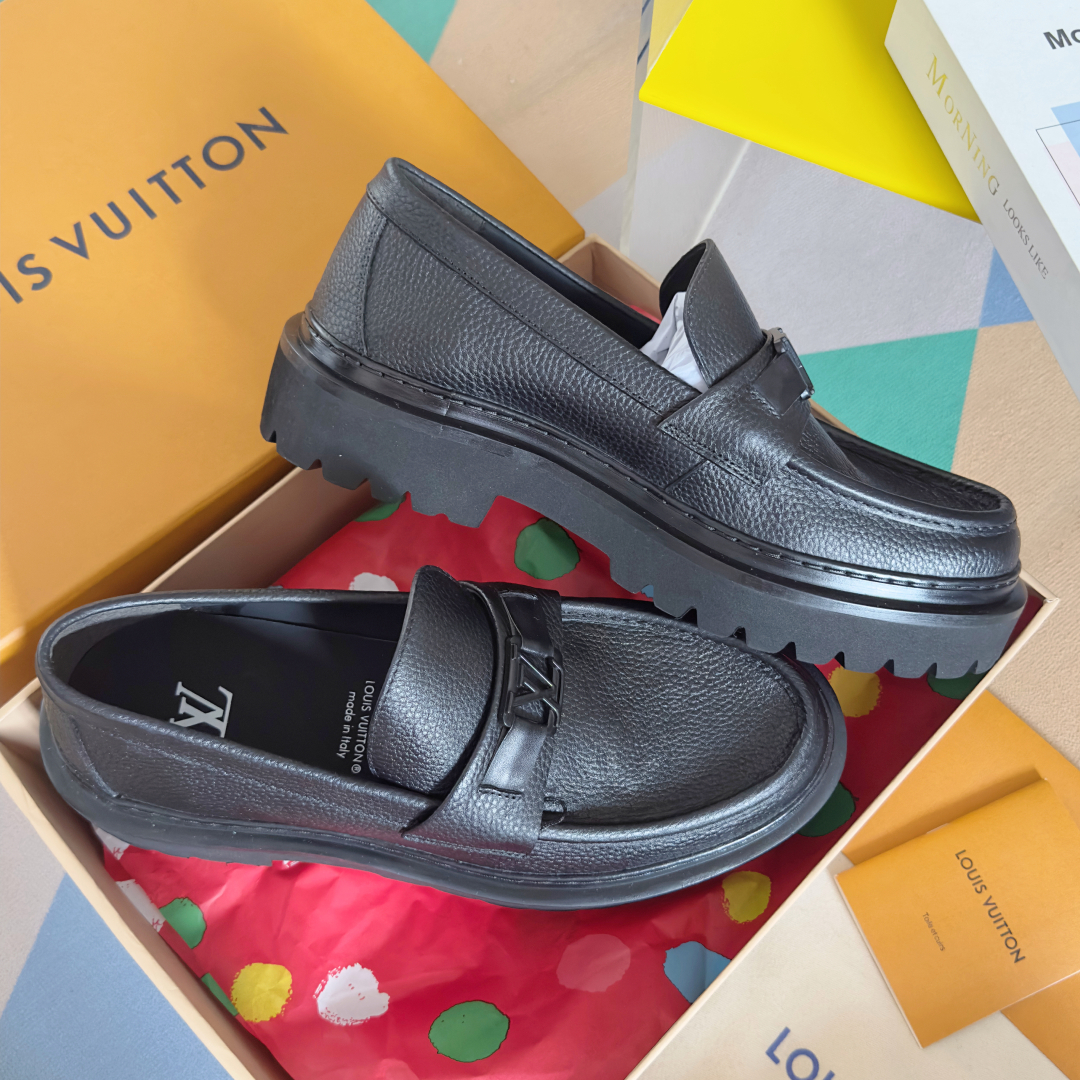 顶级版本：
LV 路易威登 L家 驴牌 Major系列 厚底 休闲 乐福鞋
原版购入开发 做货 本款 M