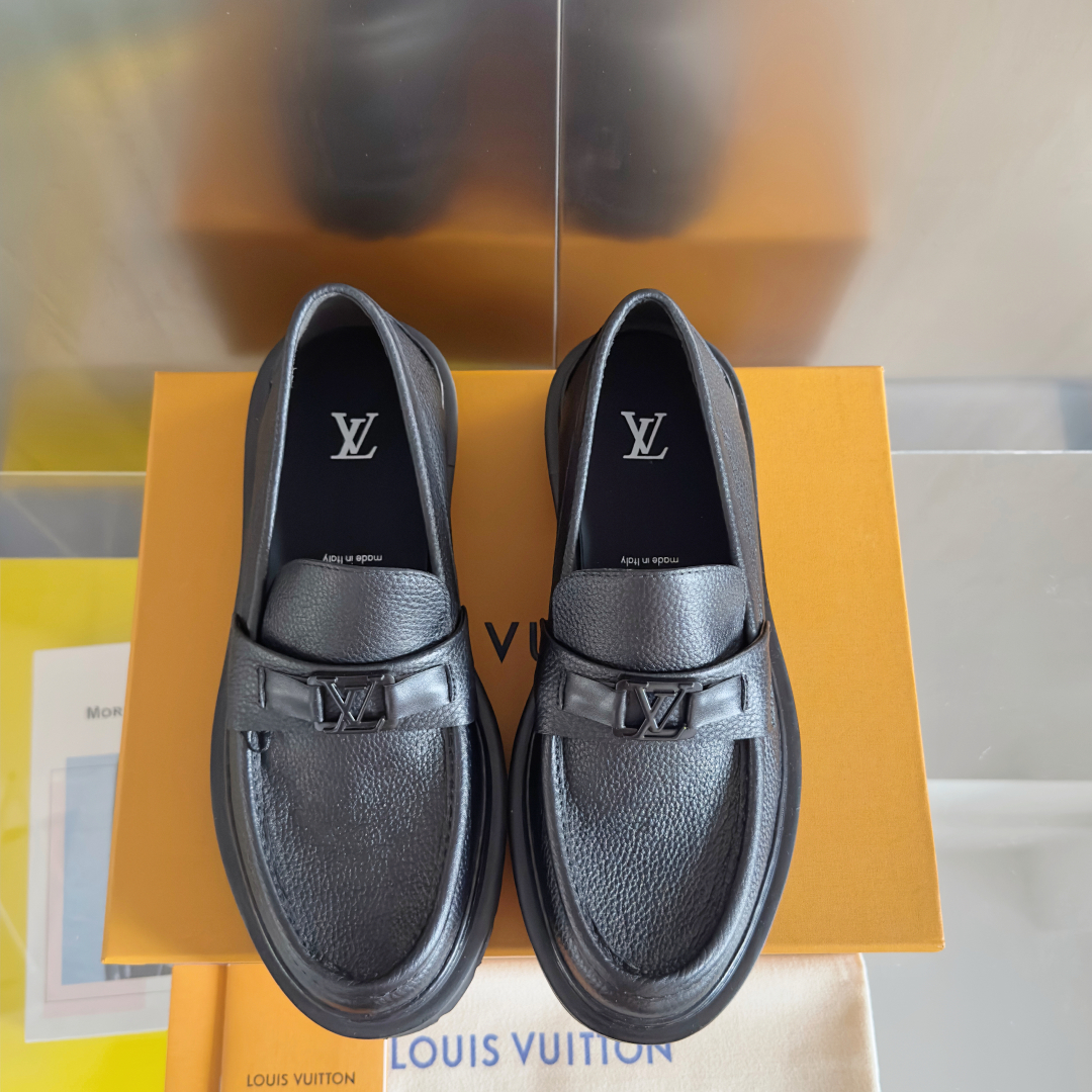 顶级版本：
LV 路易威登 L家 驴牌 Major系列 厚底 休闲 乐福鞋
原版购入开发 做货 本款 M