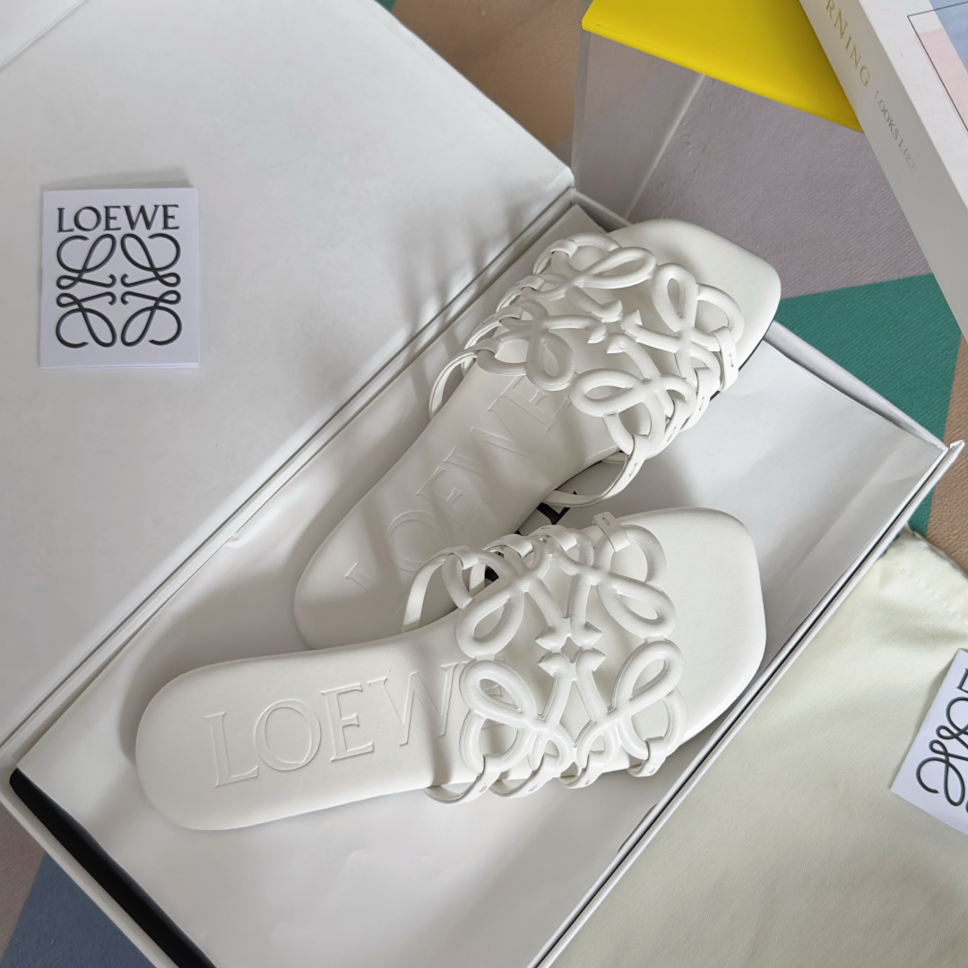 顶级版本：女款（莞货
LOEWE 罗意威 最新 Petal Anagram 凉鞋 露趾 一字 拖鞋
原版