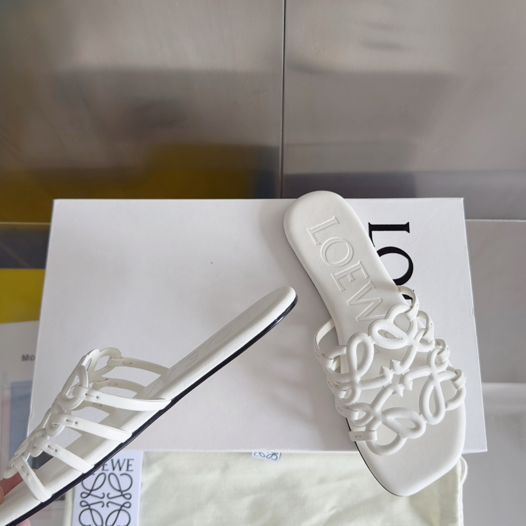顶级版本：女款（莞货
LOEWE 罗意威 最新 Petal Anagram 凉鞋 露趾 一字 拖鞋
原版