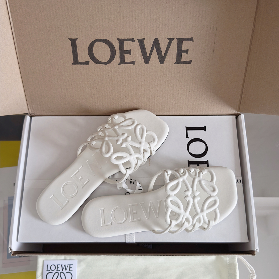 顶级版本：女款（莞货
LOEWE 罗意威 最新 Petal Anagram 凉鞋 露趾 一字 拖鞋
原版