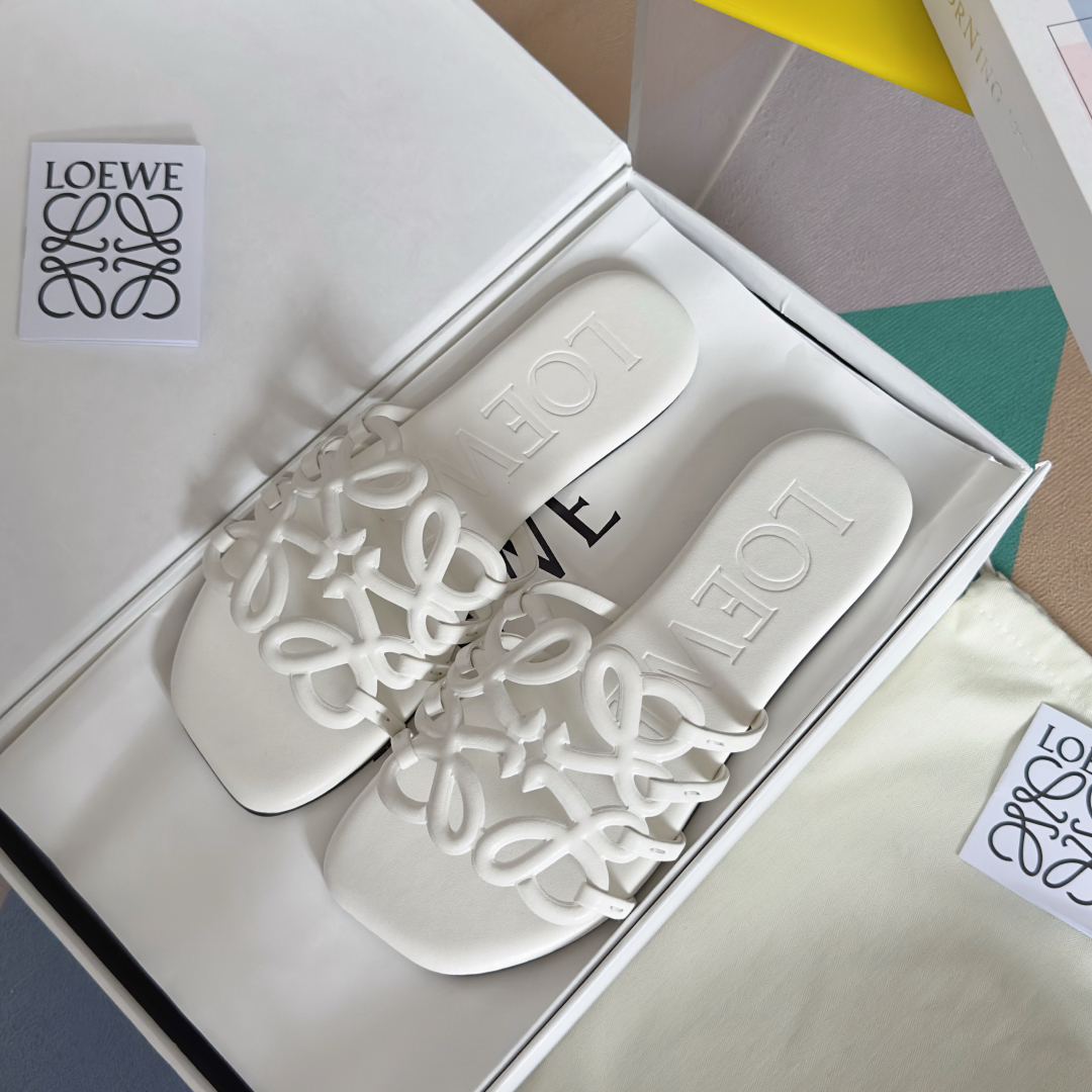 顶级版本：女款（莞货
LOEWE 罗意威 最新 Petal Anagram 凉鞋 露趾 一字 拖鞋
原版