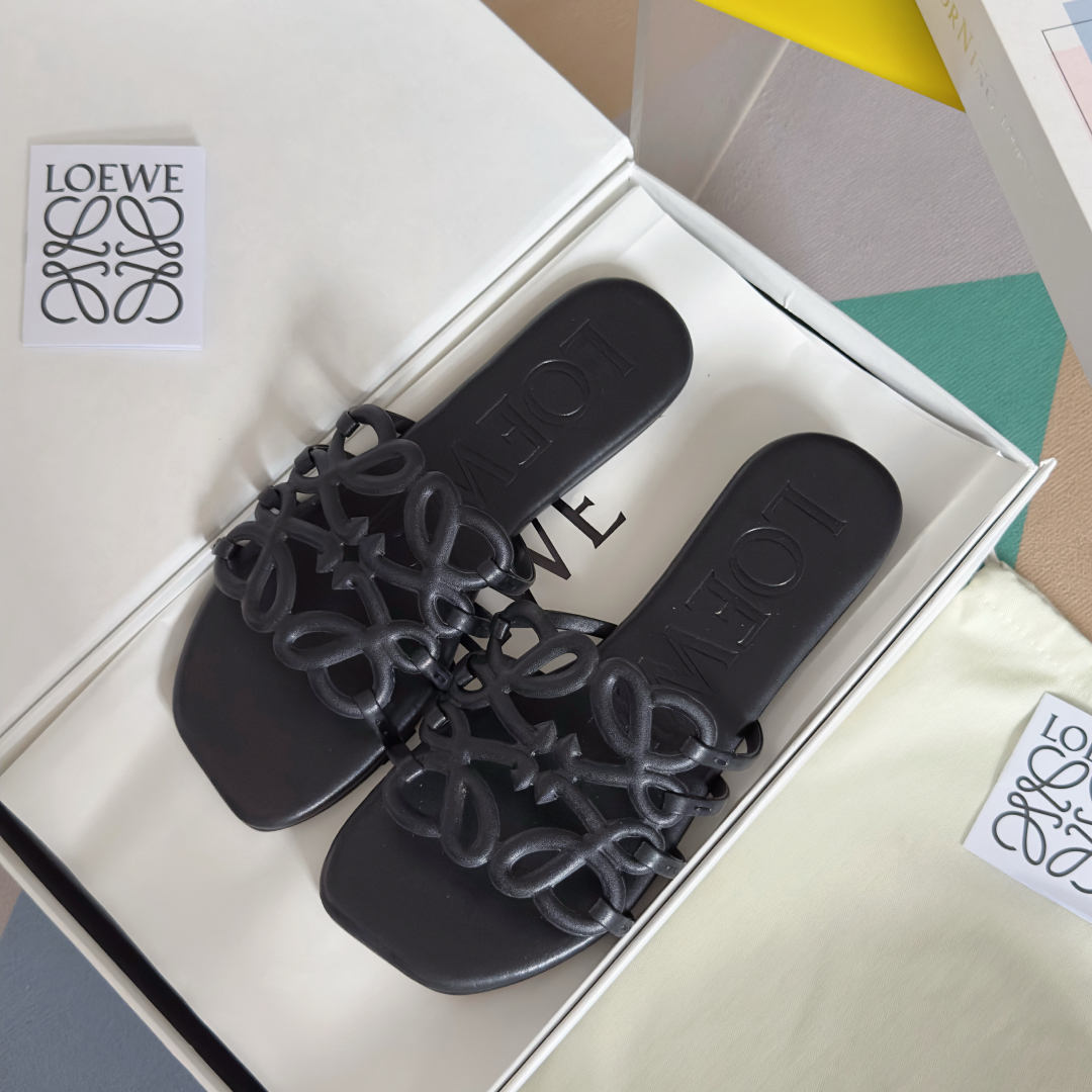 顶级版本：女款（莞货
LOEWE 罗意威 最新 Petal Anagram 凉鞋 露趾 一字 拖鞋
原版