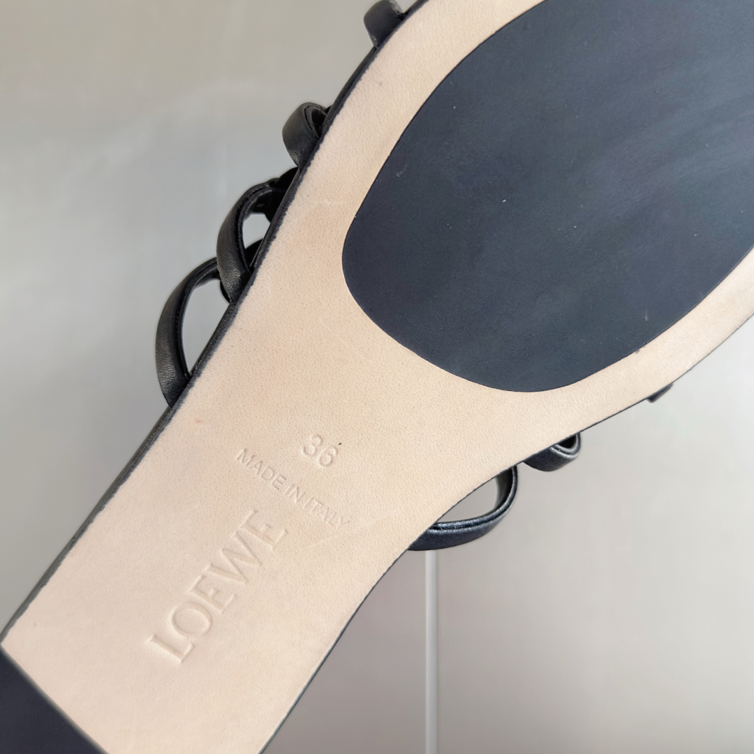 顶级版本：女款（莞货
LOEWE 罗意威 最新 Petal Anagram 凉鞋 露趾 一字 拖鞋
原版