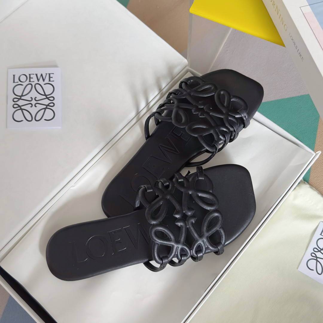 顶级版本：女款（莞货
LOEWE 罗意威 最新 Petal Anagram 凉鞋 露趾 一字 拖鞋
原版