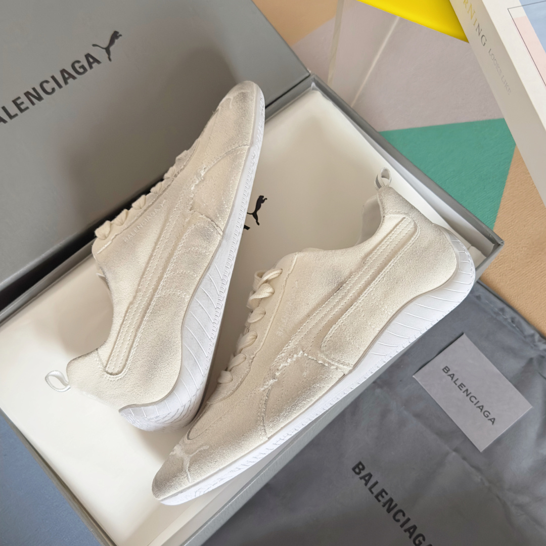 顶级版本:女款
巴黎世家Balenciaga × 彪马PUMA 联名款Ultrasoft Speedca