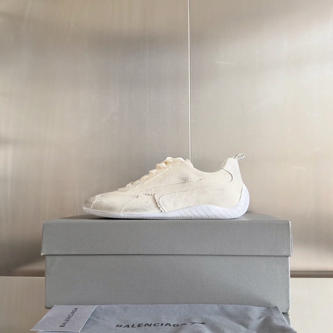 顶级版本:女款
巴黎世家Balenciaga × 彪马PUMA 联名款Ultrasoft Speedca