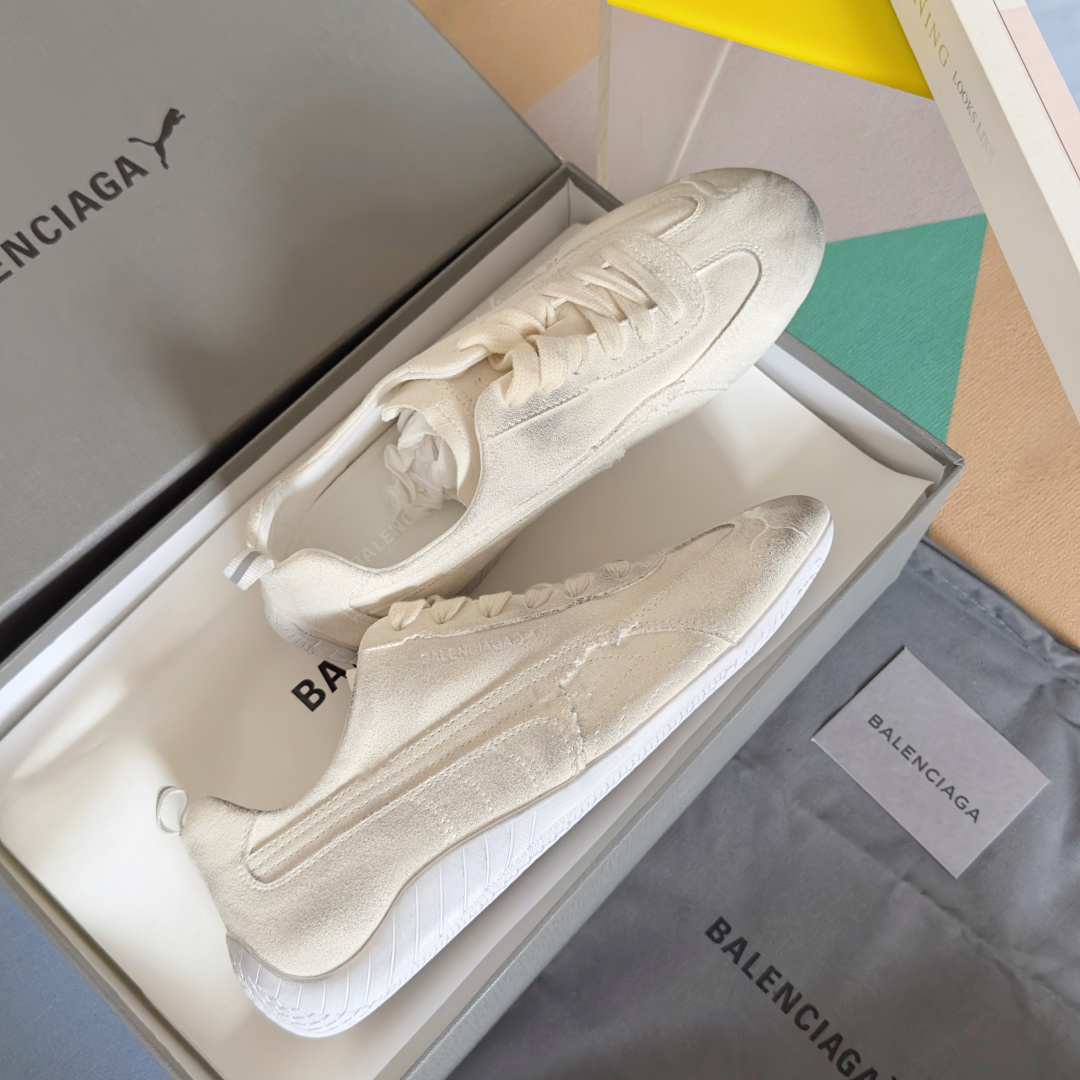 顶级版本:女款
巴黎世家Balenciaga × 彪马PUMA 联名款Ultrasoft Speedca