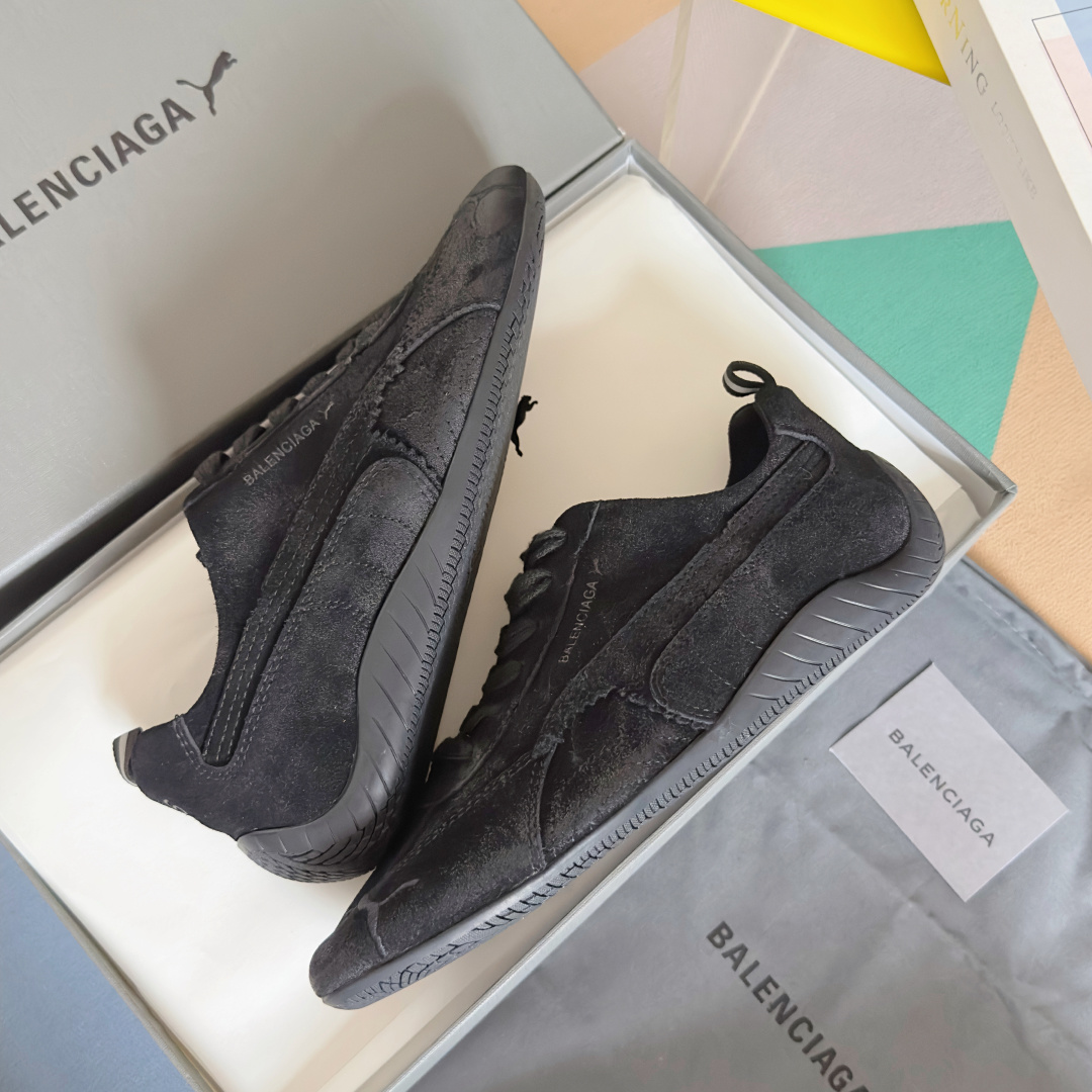 顶级版本:女款
巴黎世家Balenciaga × 彪马PUMA 联名款Ultrasoft Speedca