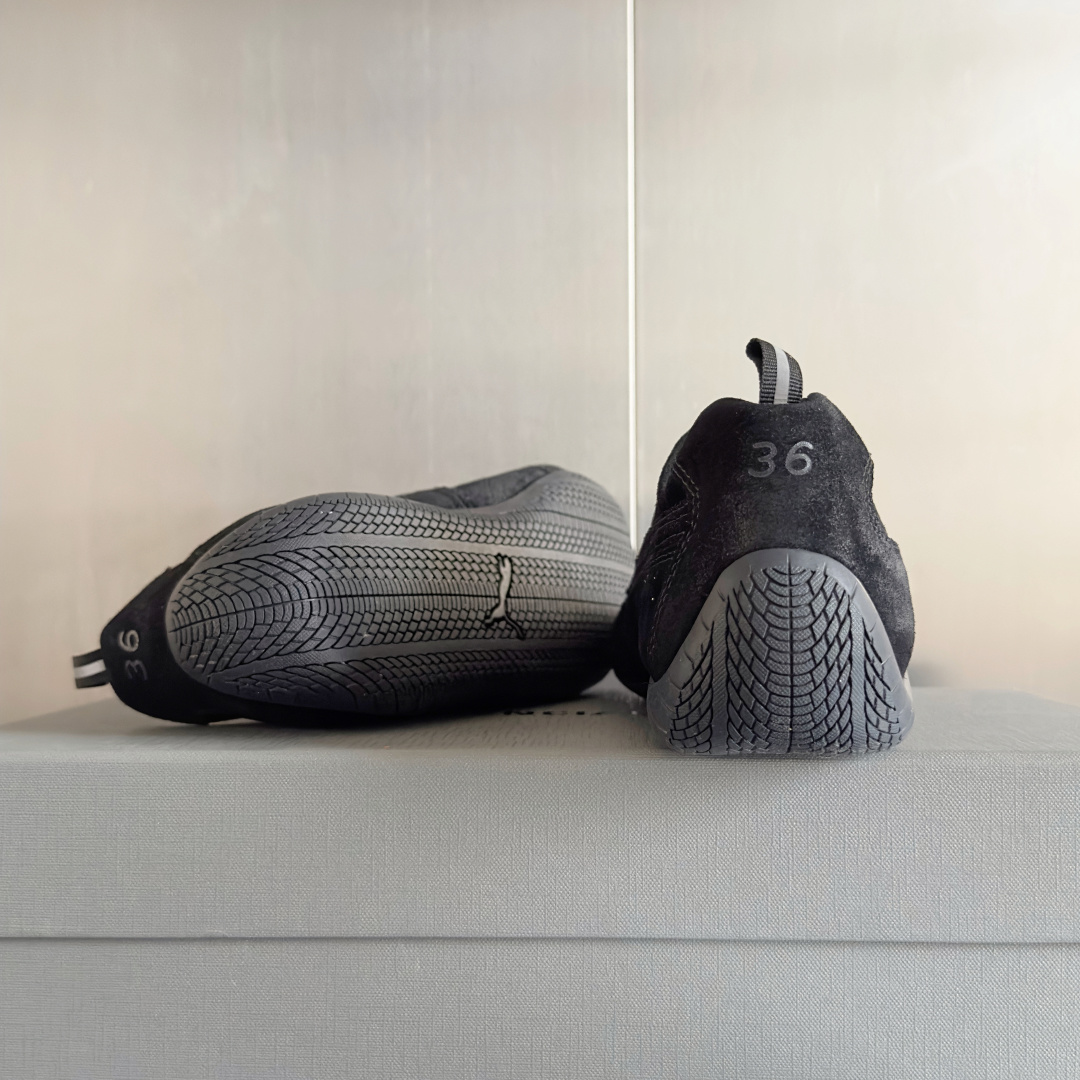 顶级版本:女款
巴黎世家Balenciaga × 彪马PUMA 联名款Ultrasoft Speedca
