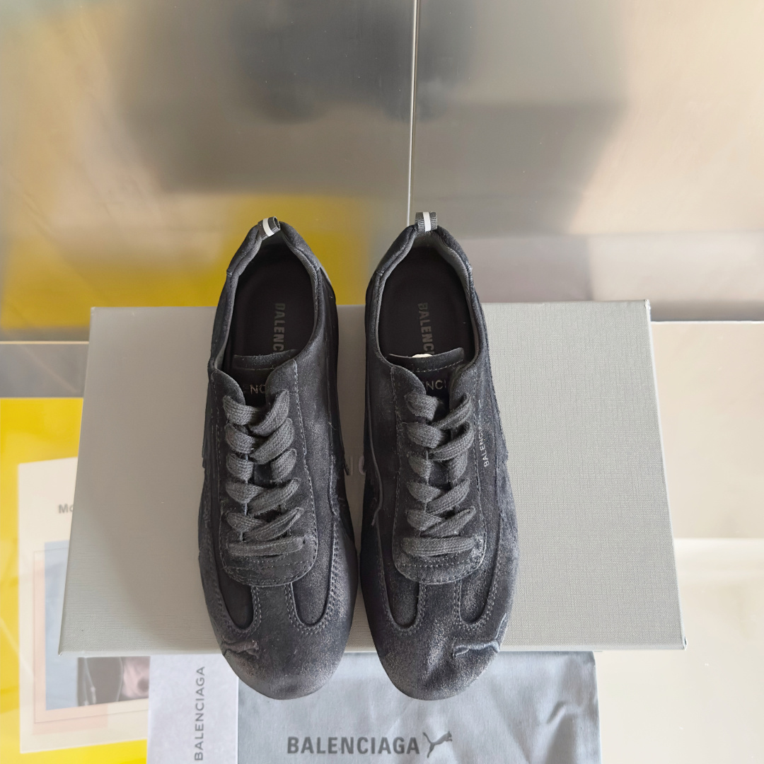 顶级版本:女款
巴黎世家Balenciaga × 彪马PUMA 联名款Ultrasoft Speedca