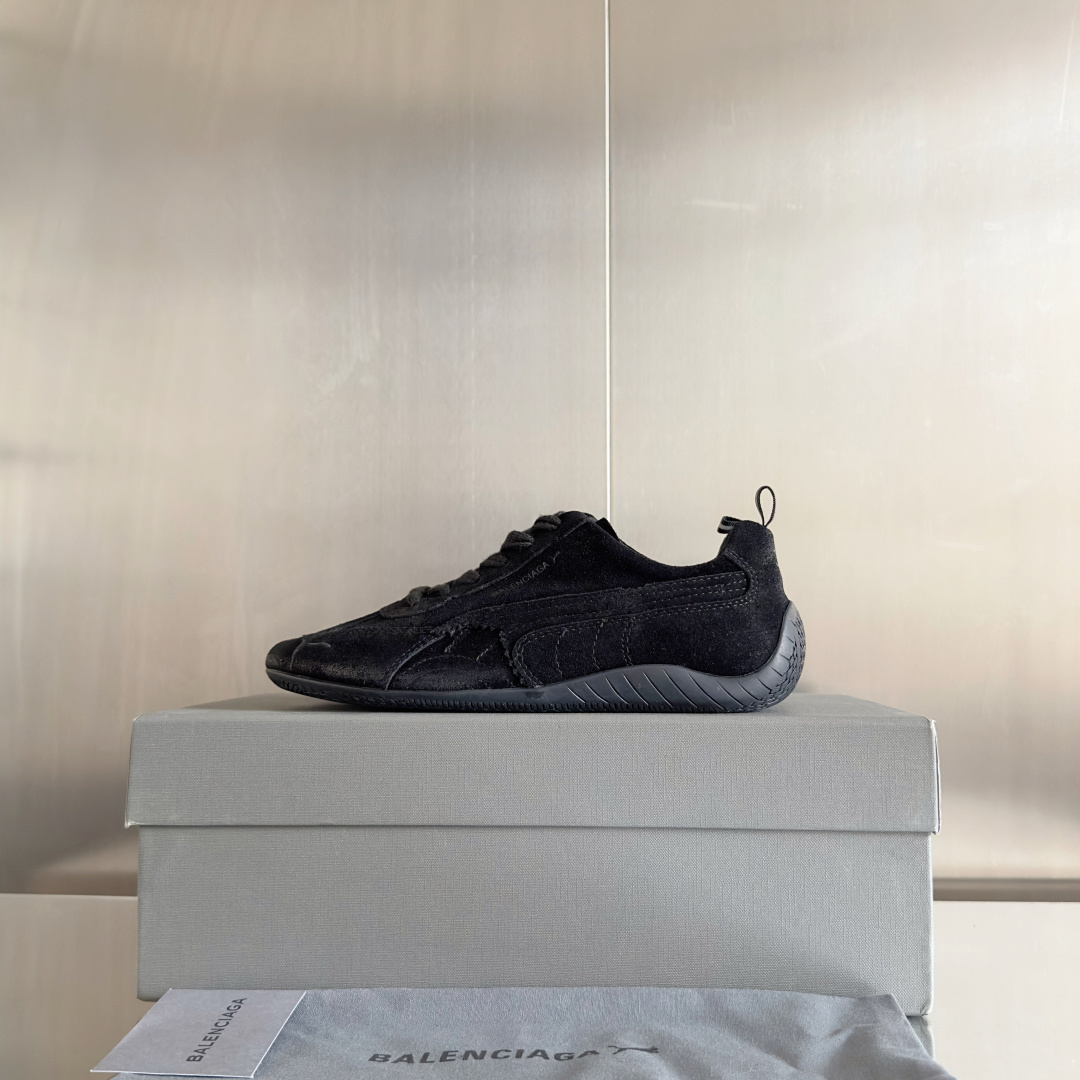 顶级版本:女款
巴黎世家Balenciaga × 彪马PUMA 联名款Ultrasoft Speedca
