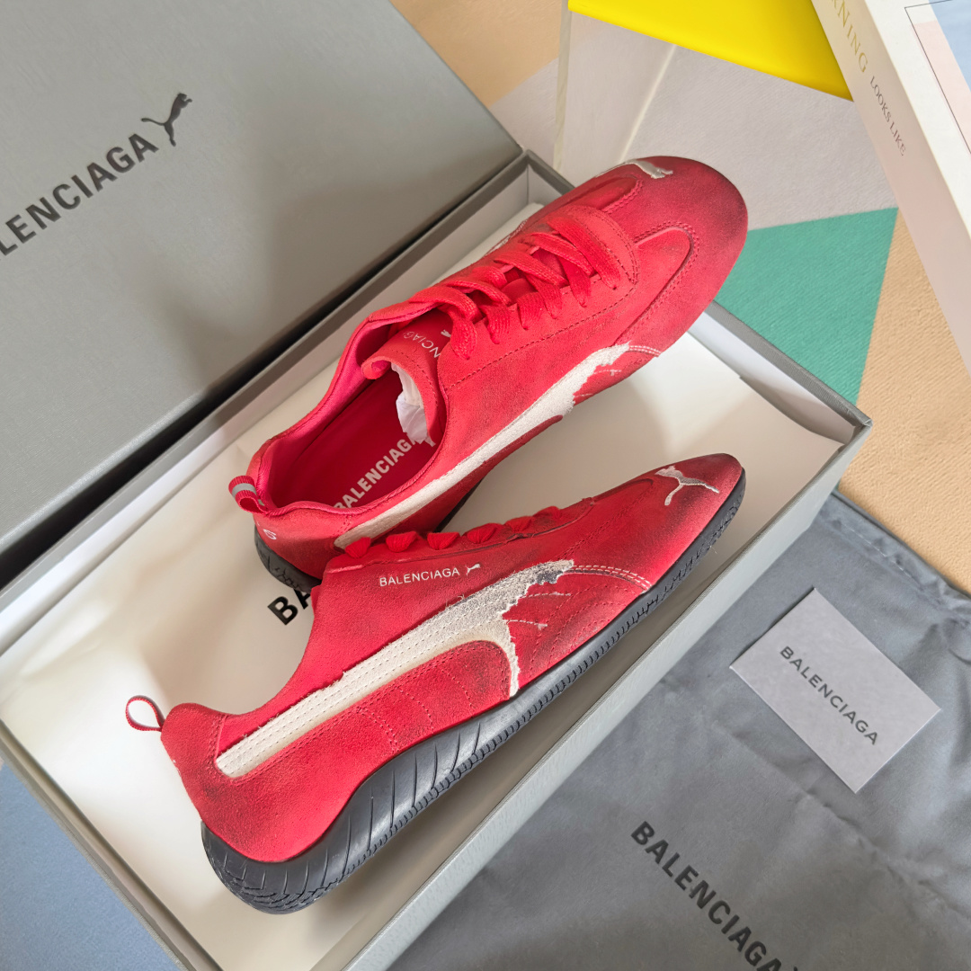 顶级版本:女款
巴黎世家Balenciaga × 彪马PUMA 联名款Ultrasoft Speedca