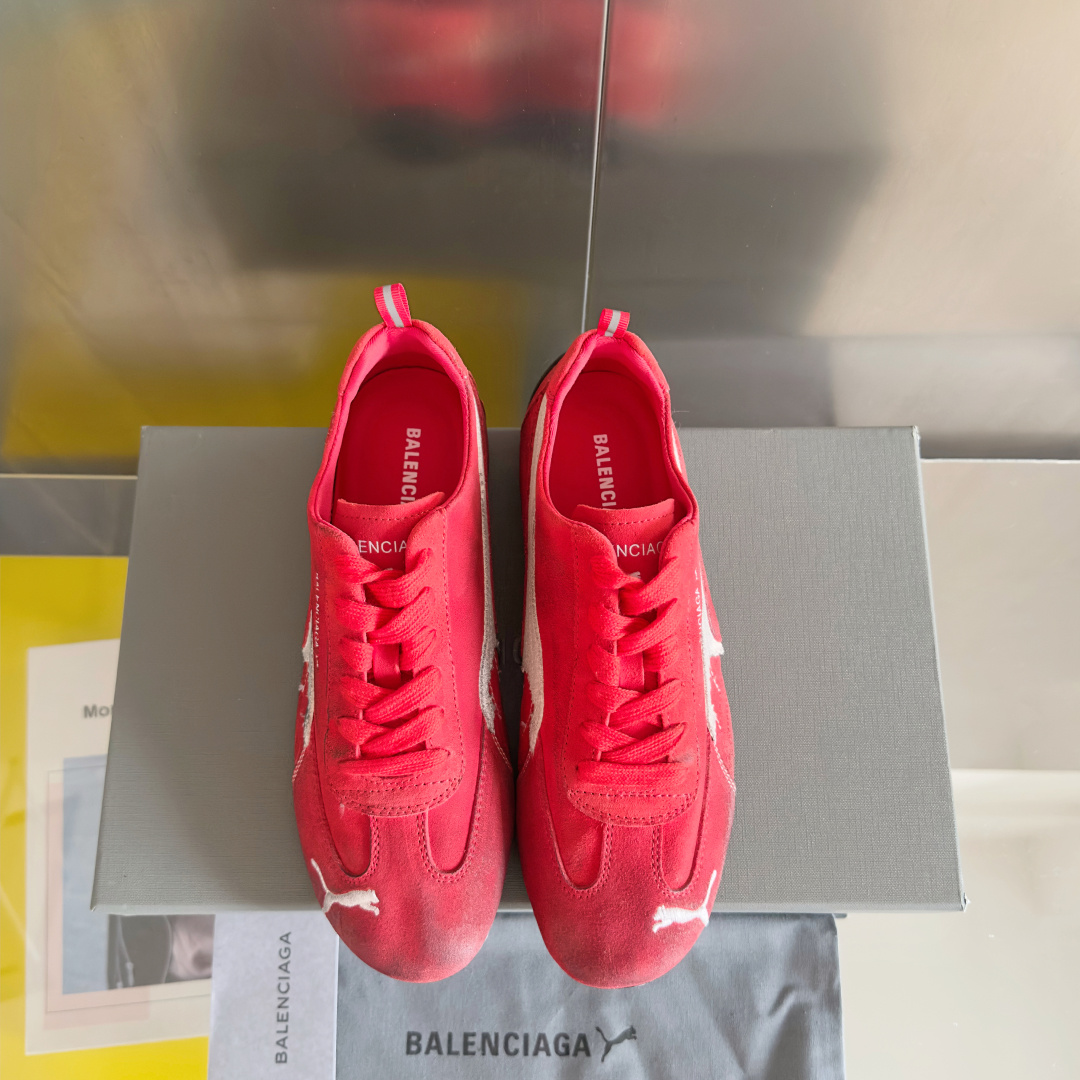 顶级版本:女款
巴黎世家Balenciaga × 彪马PUMA 联名款Ultrasoft Speedca