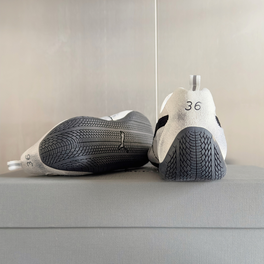 顶级版本:女款
巴黎世家Balenciaga × 彪马PUMA 联名款Ultrasoft Speedca