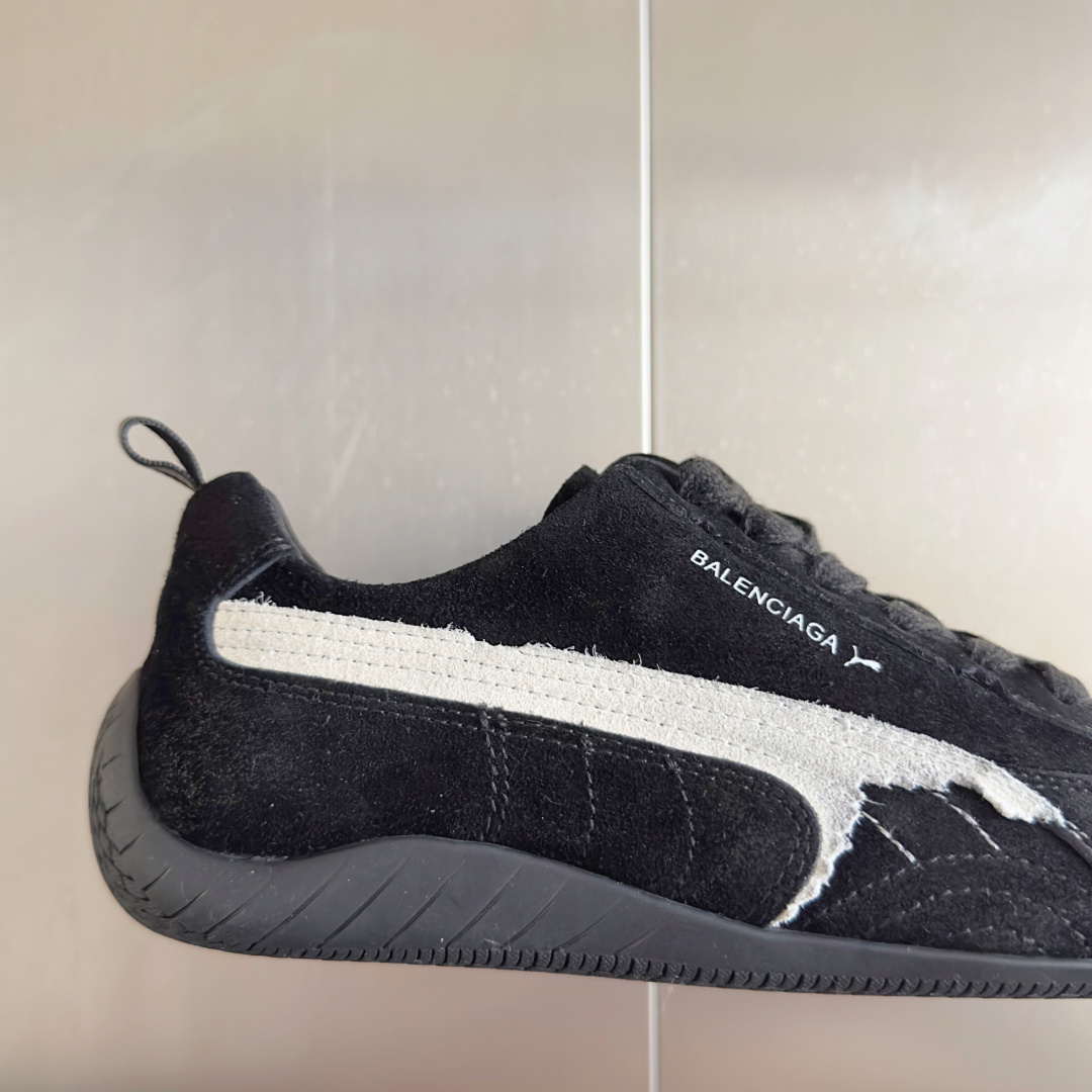 顶级版本:女款
巴黎世家Balenciaga × 彪马PUMA 联名款Ultrasoft Speedca