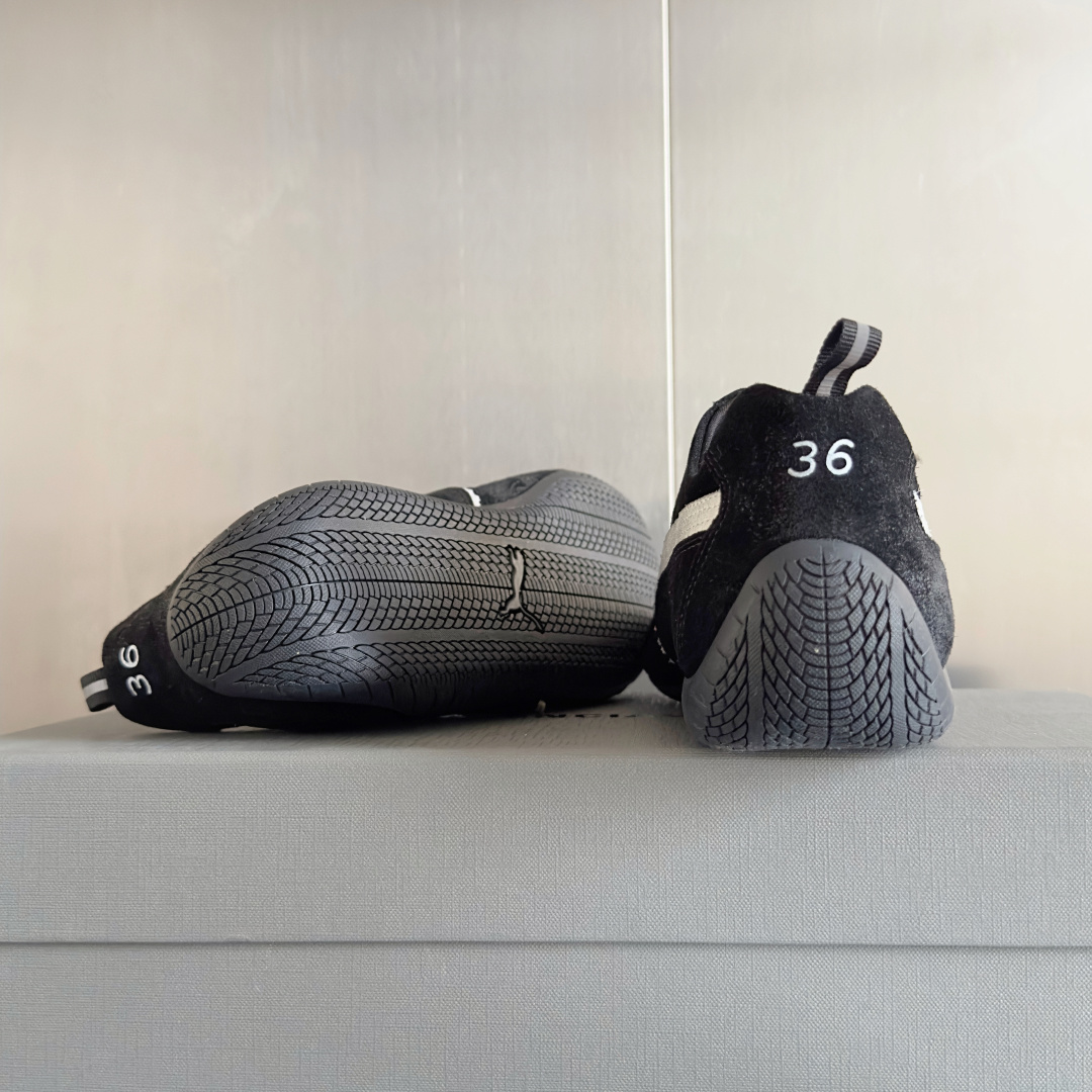 顶级版本:女款
巴黎世家Balenciaga × 彪马PUMA 联名款Ultrasoft Speedca