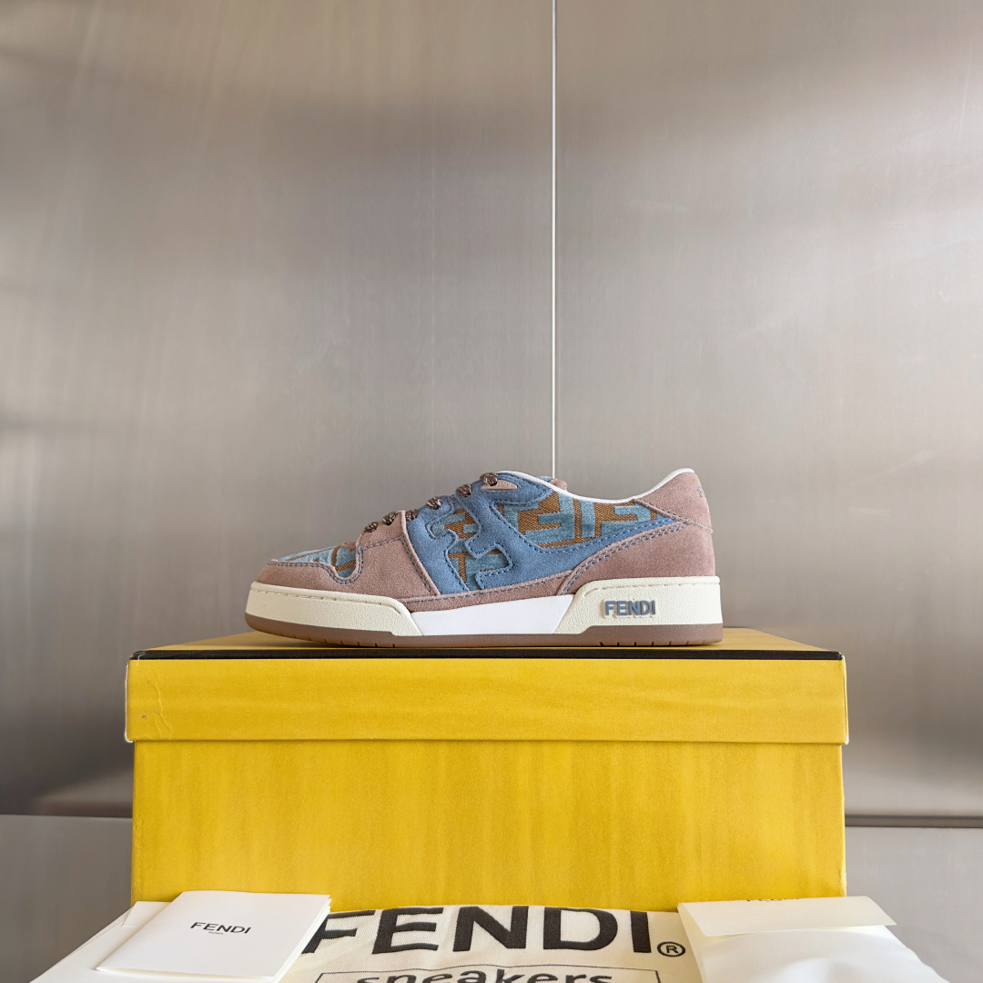 顶级版本:情侣款
Fendi芬迪match胶囊系列 情侣款 休闲 运动鞋 板鞋
原版购入开发 做货 设计