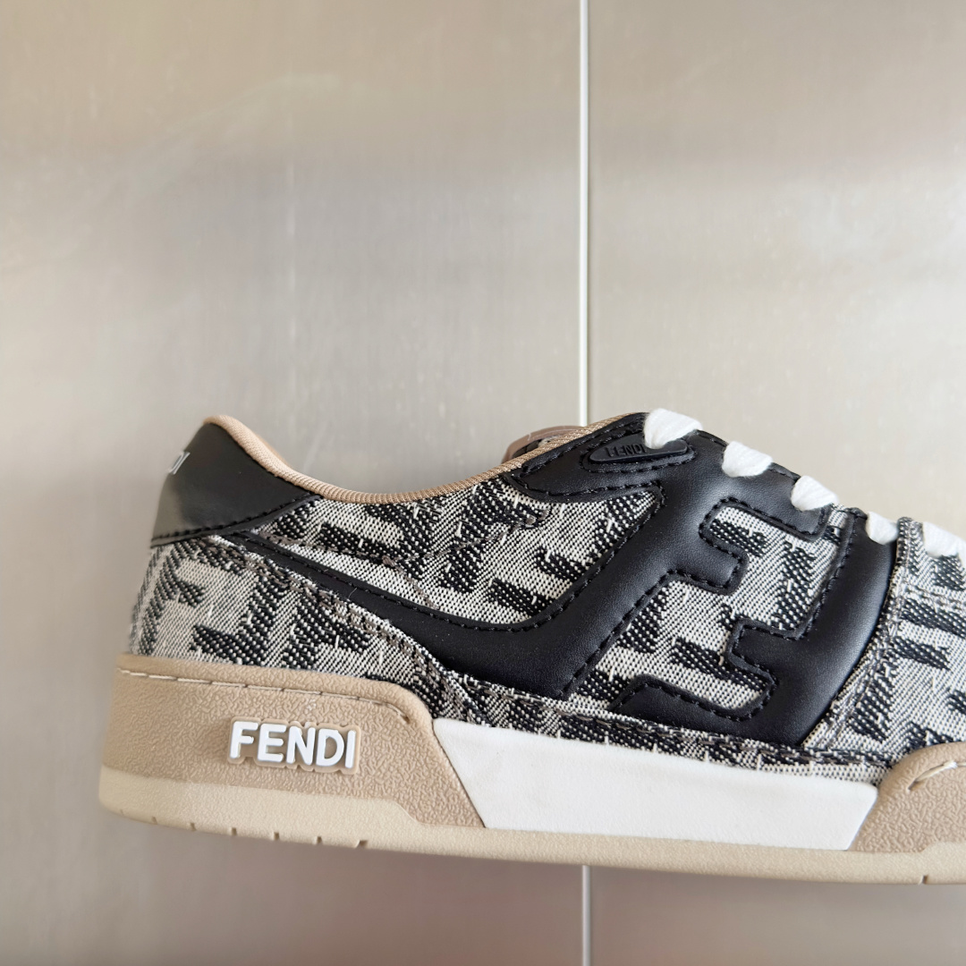 顶级版本:情侣款
Fendi芬迪match胶囊系列 情侣款 休闲 运动鞋 板鞋
原版购入开发 做货 设计