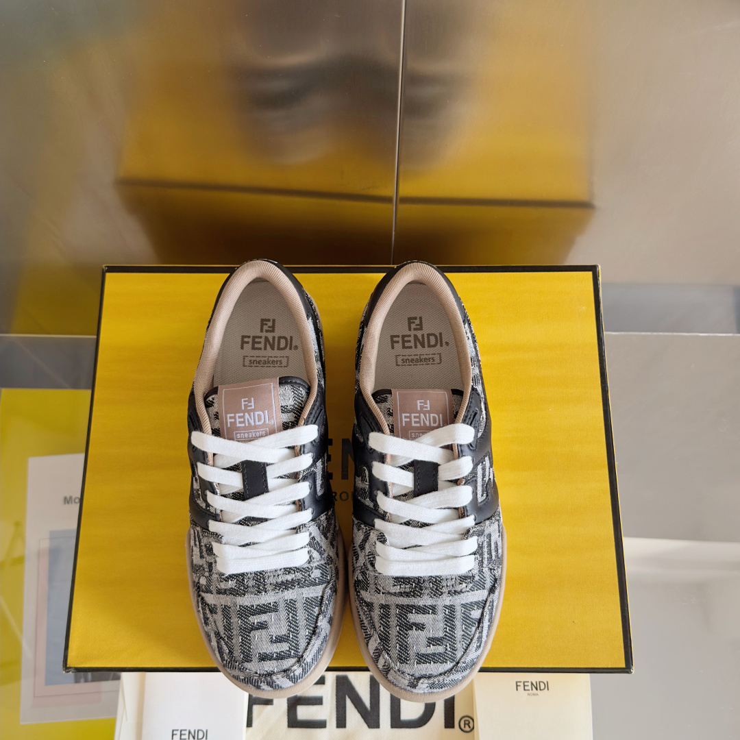 顶级版本:情侣款
Fendi芬迪match胶囊系列 情侣款 休闲 运动鞋 板鞋
原版购入开发 做货 设计